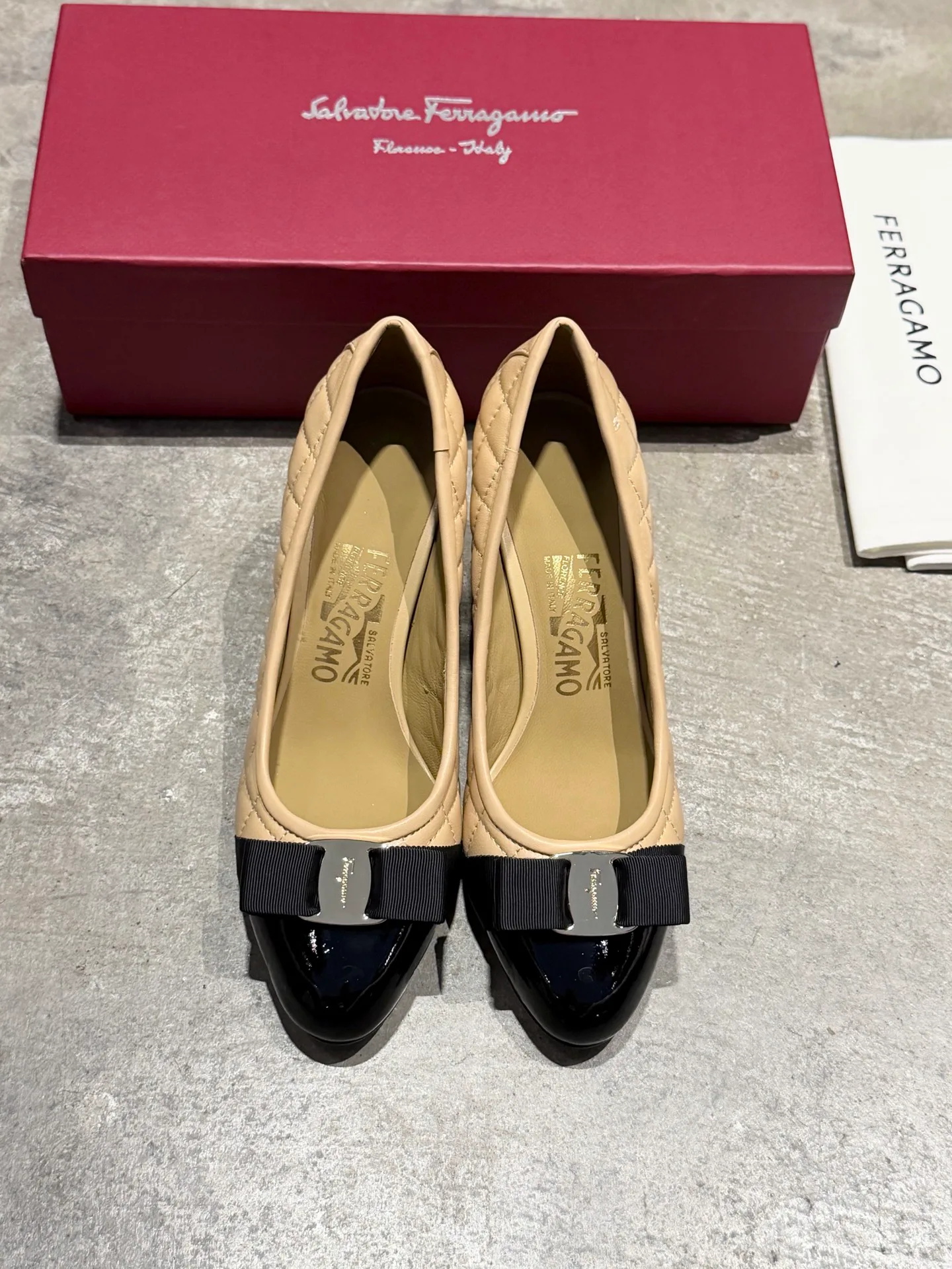 Балетки Женские Salvatore Ferragamo 17642577