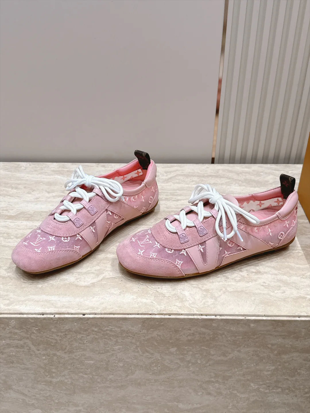 Кроссовки Женские Louis Vuitton 18091990