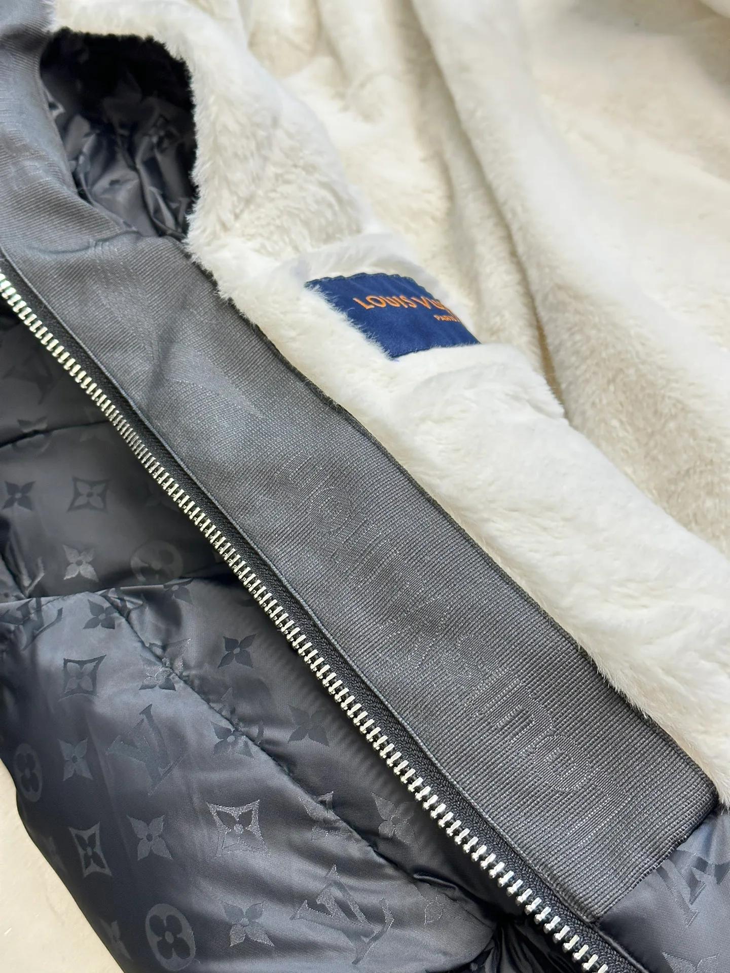 Куртки И Пуховики Женские Louis Vuitton 259878