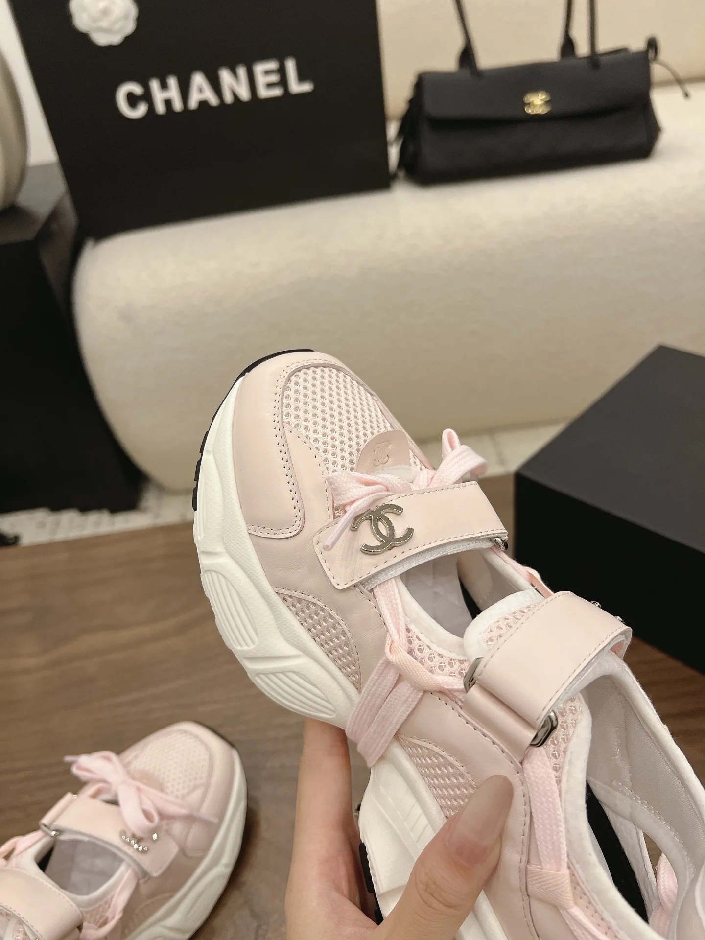 Кроссовки Женские Chanel 17077247