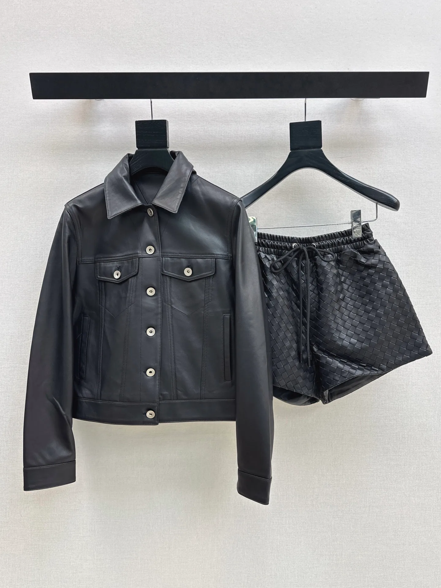 Кожаные Куртки И Дублёнки Женские Bottega Veneta 18173027
