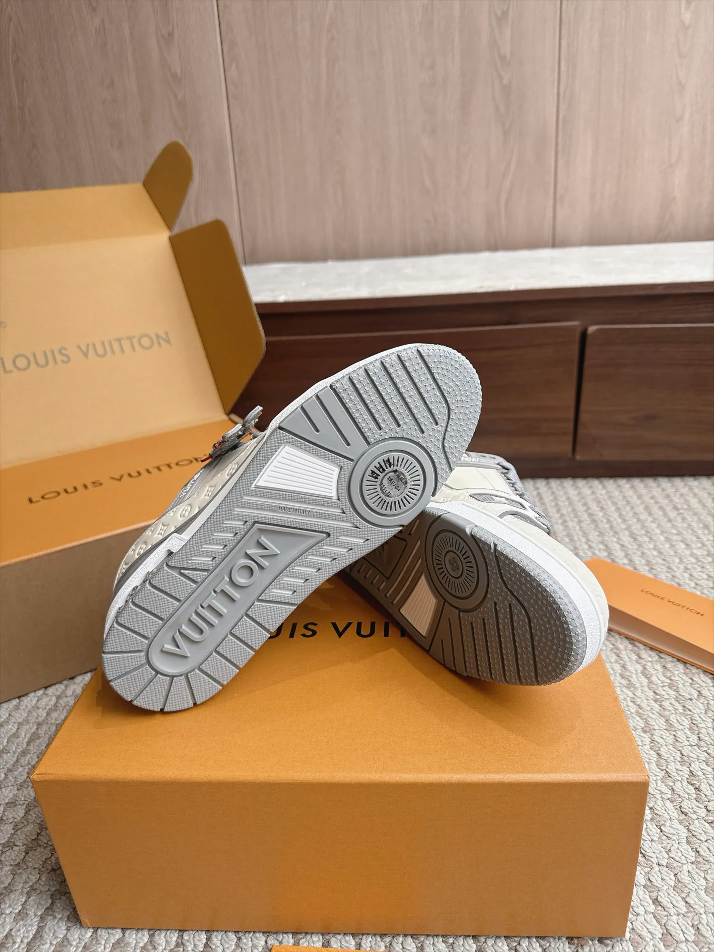 Кроссовки Мужские Louis Vuitton 18039313