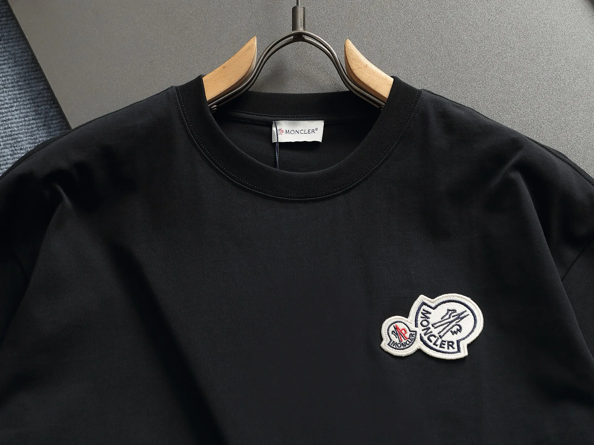 Футболки Женские Moncler 1617510