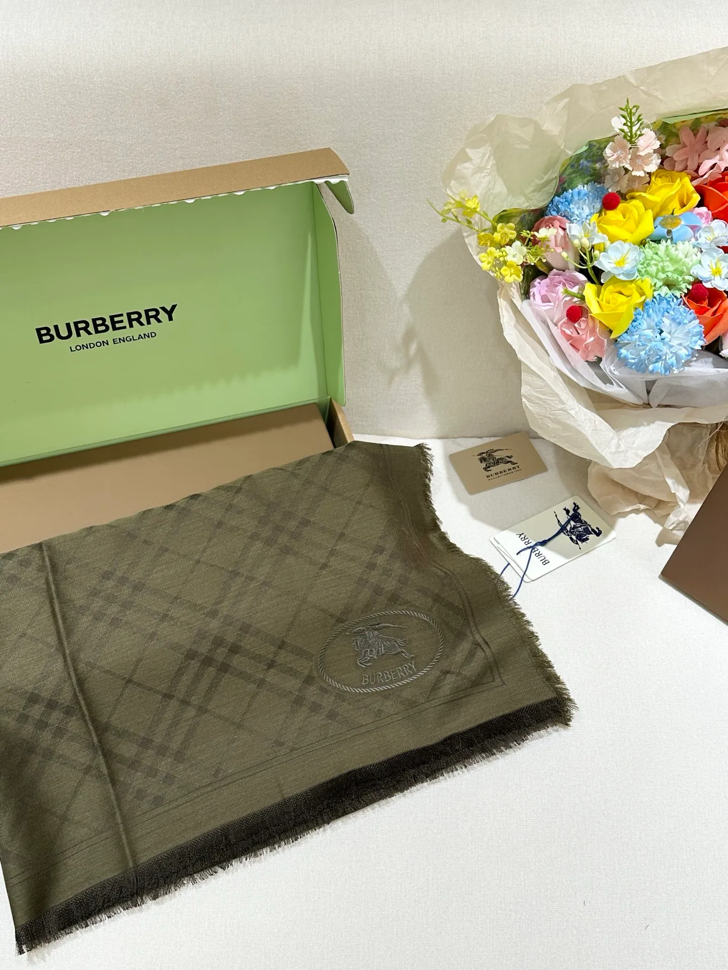 Шарфы Burberry 17916826