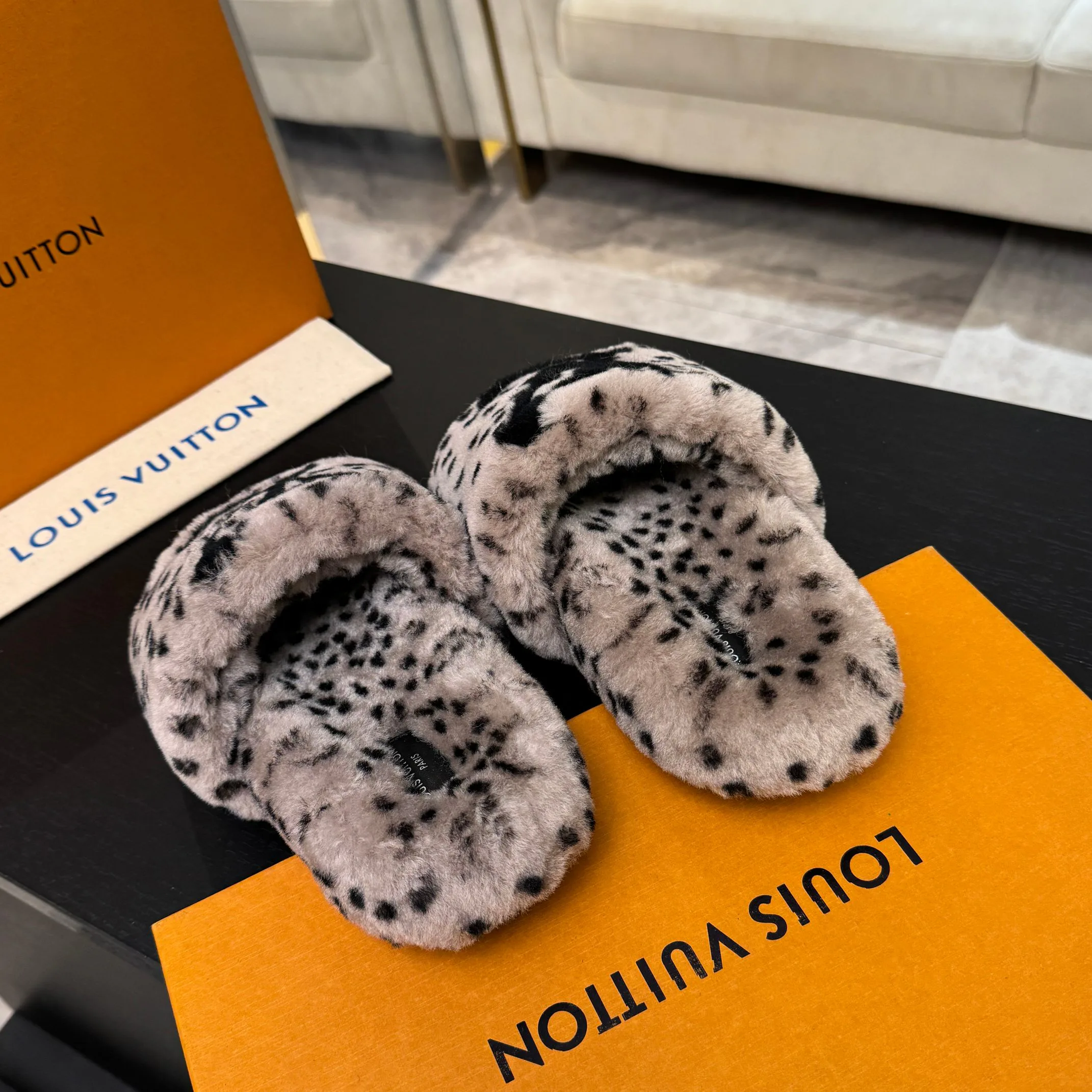 Тапочки Женские Louis Vuitton 18062767