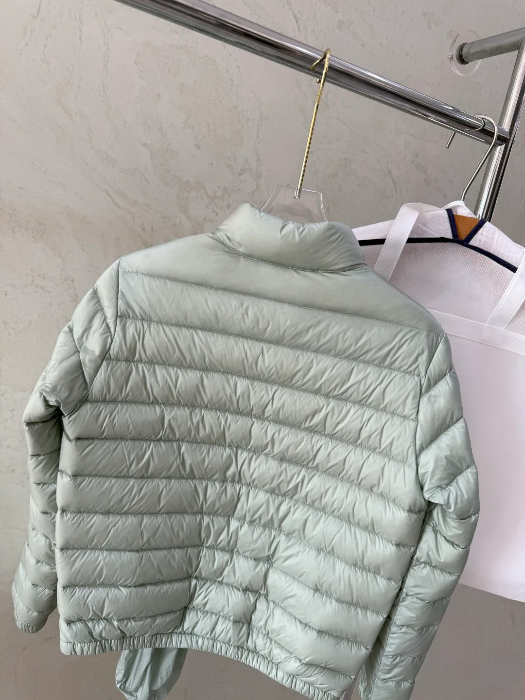 Куртки И Пуховики Женские Moncler 18043474