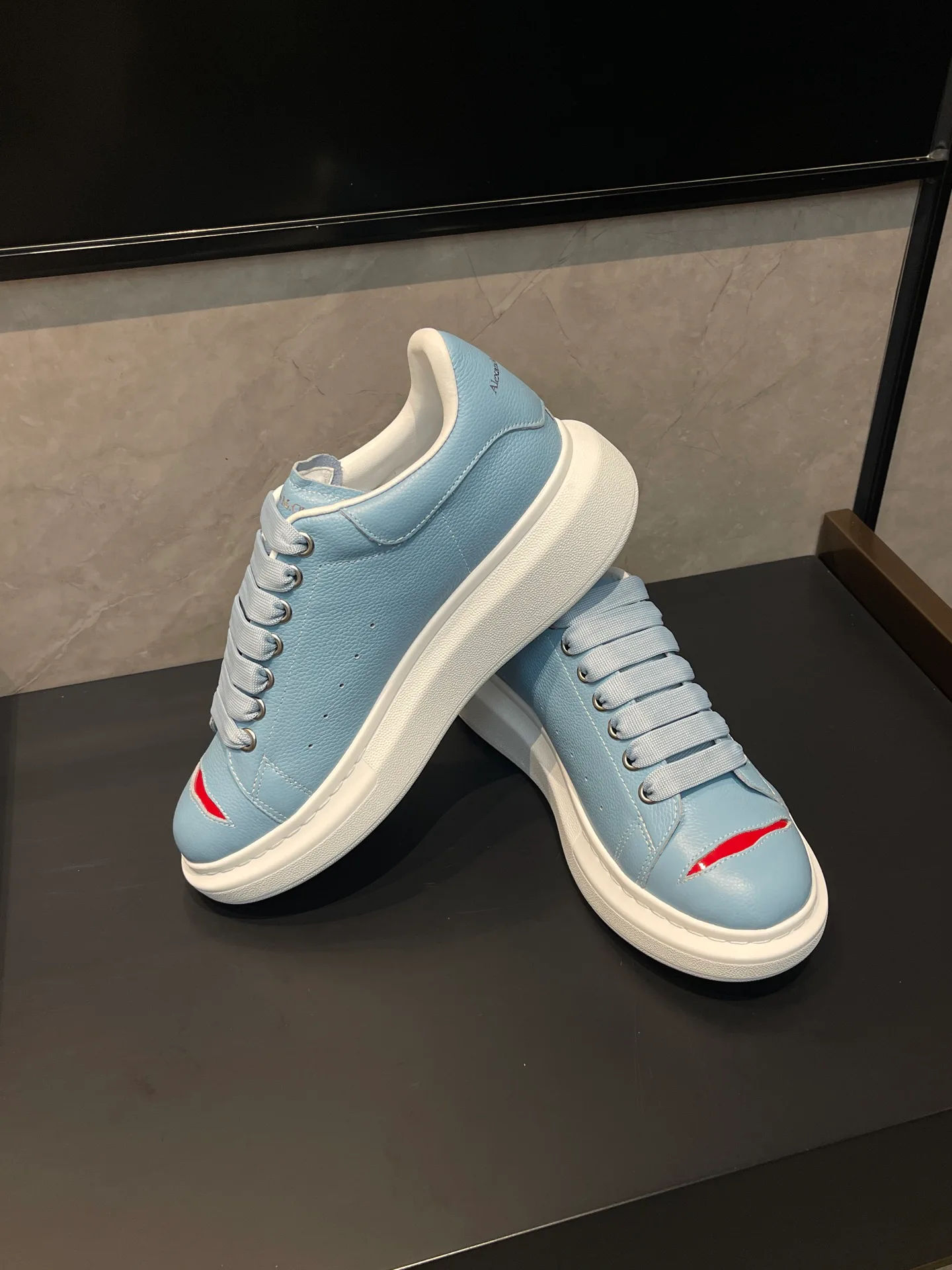 Кроссовки Женские Alexander Mcqueen 18363939