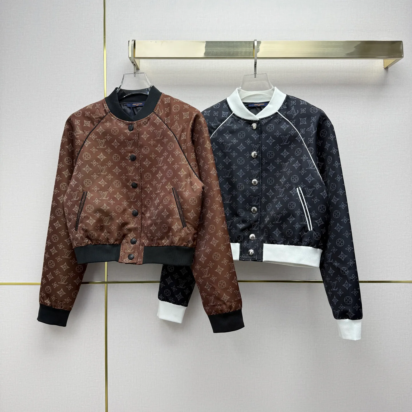 Куртки И Пуховики Женские Louis Vuitton 18348136