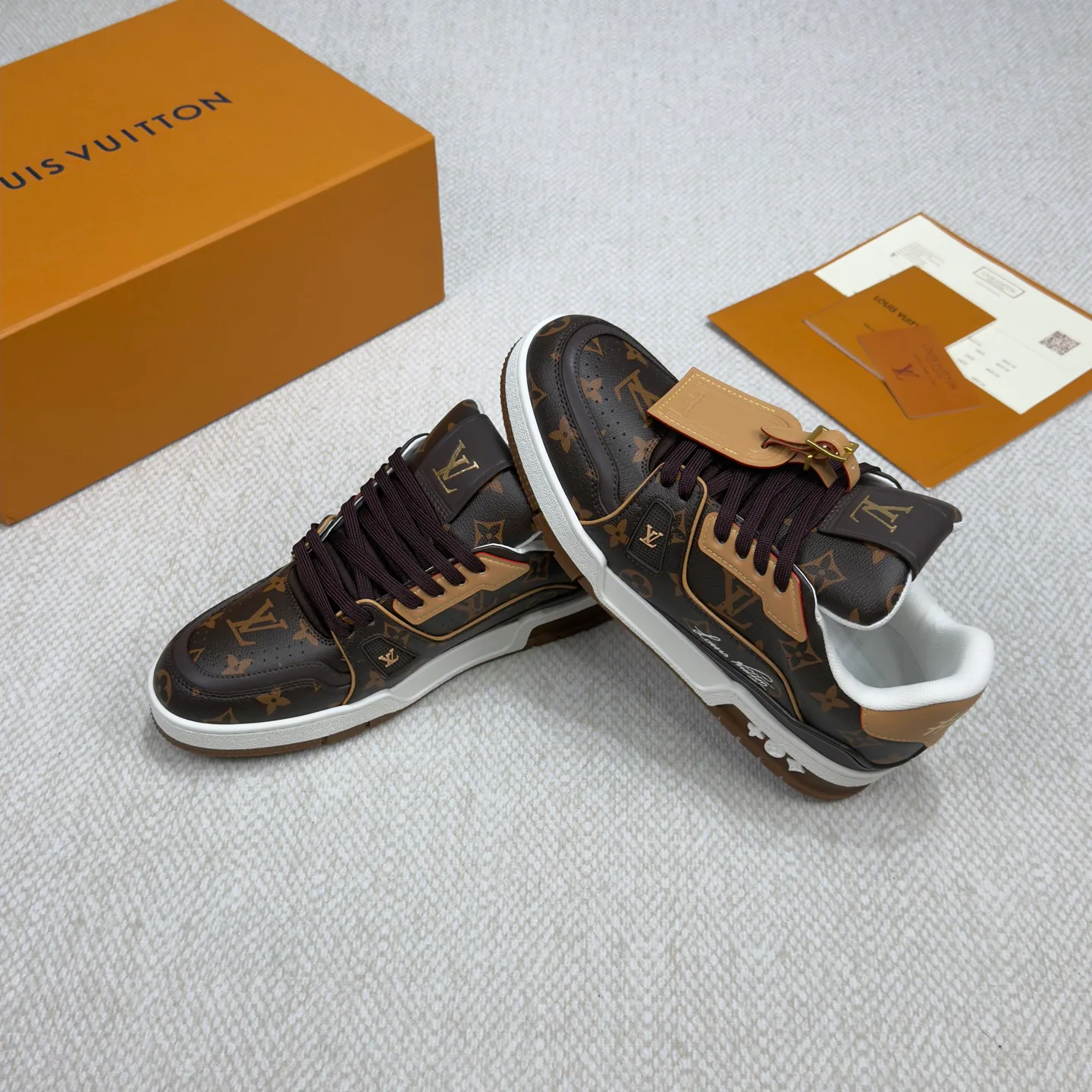Кроссовки Женские Louis Vuitton 18265150