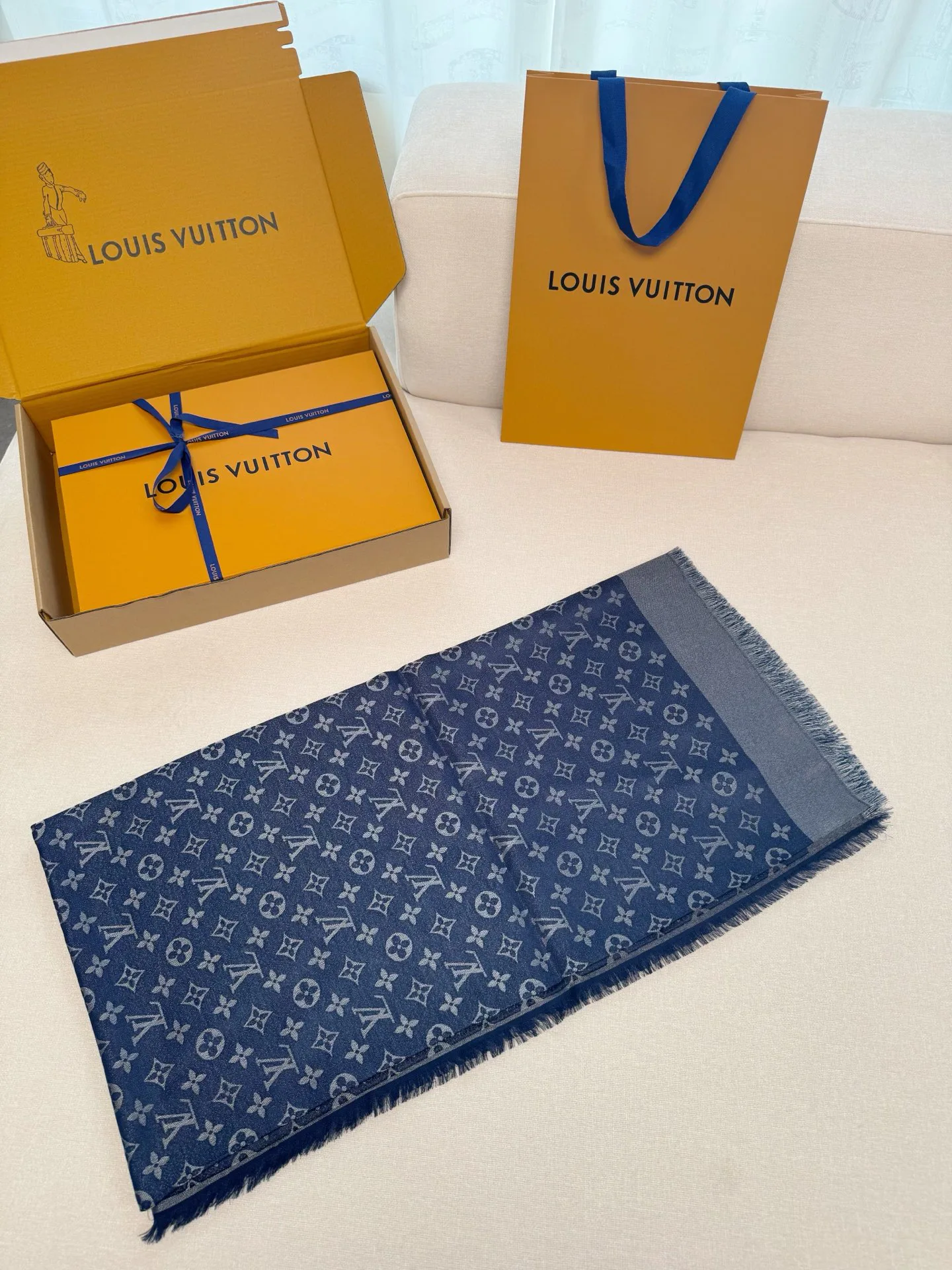 Шарфы Louis Vuitton 437764