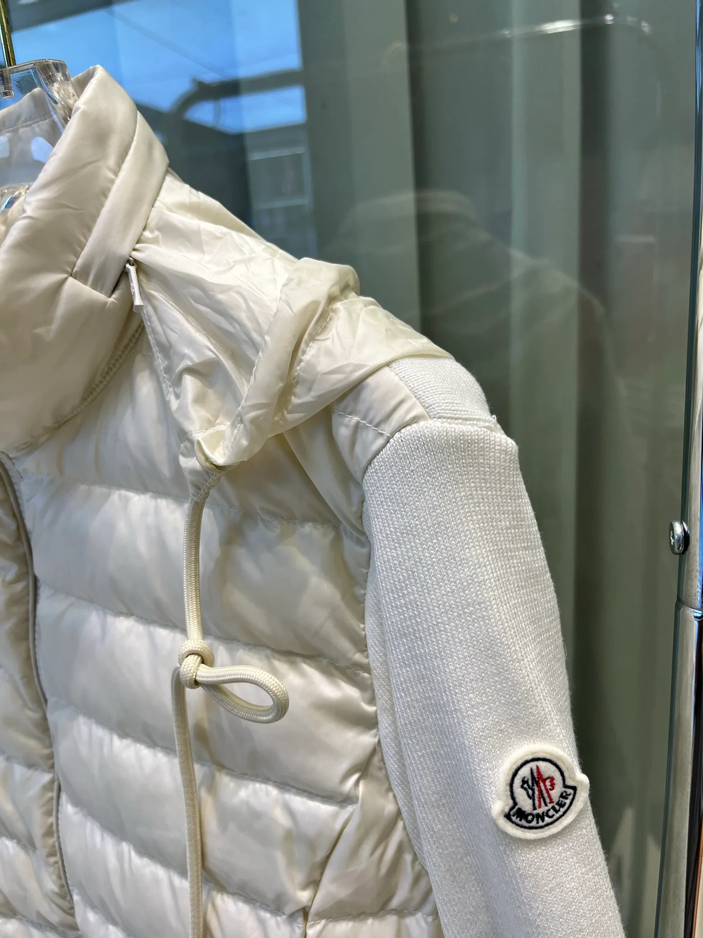 Куртки И Пуховики Женские Moncler 18204180