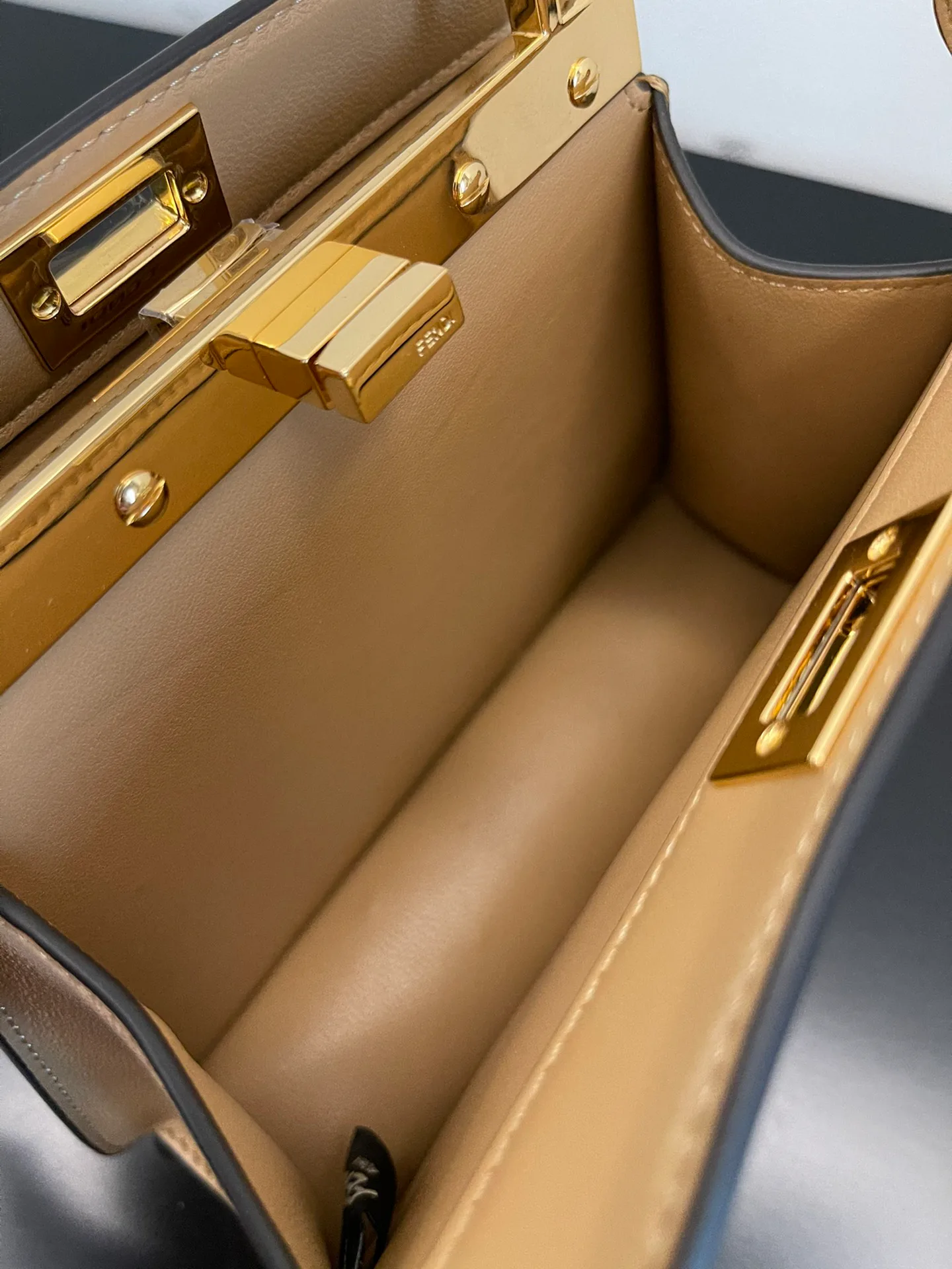 Классические Сумки Женские Fendi 13234497