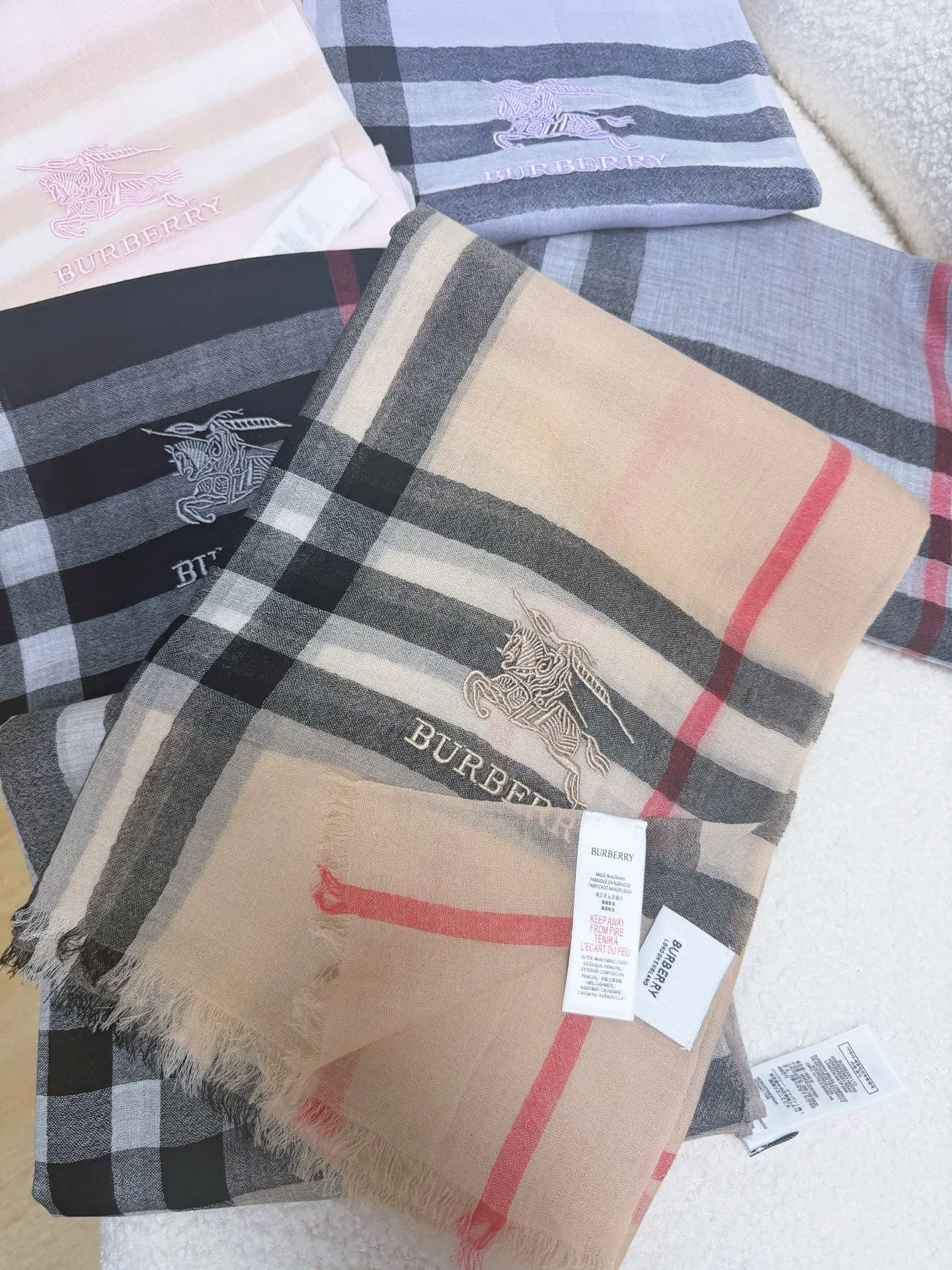 Шарфы Burberry 18426918