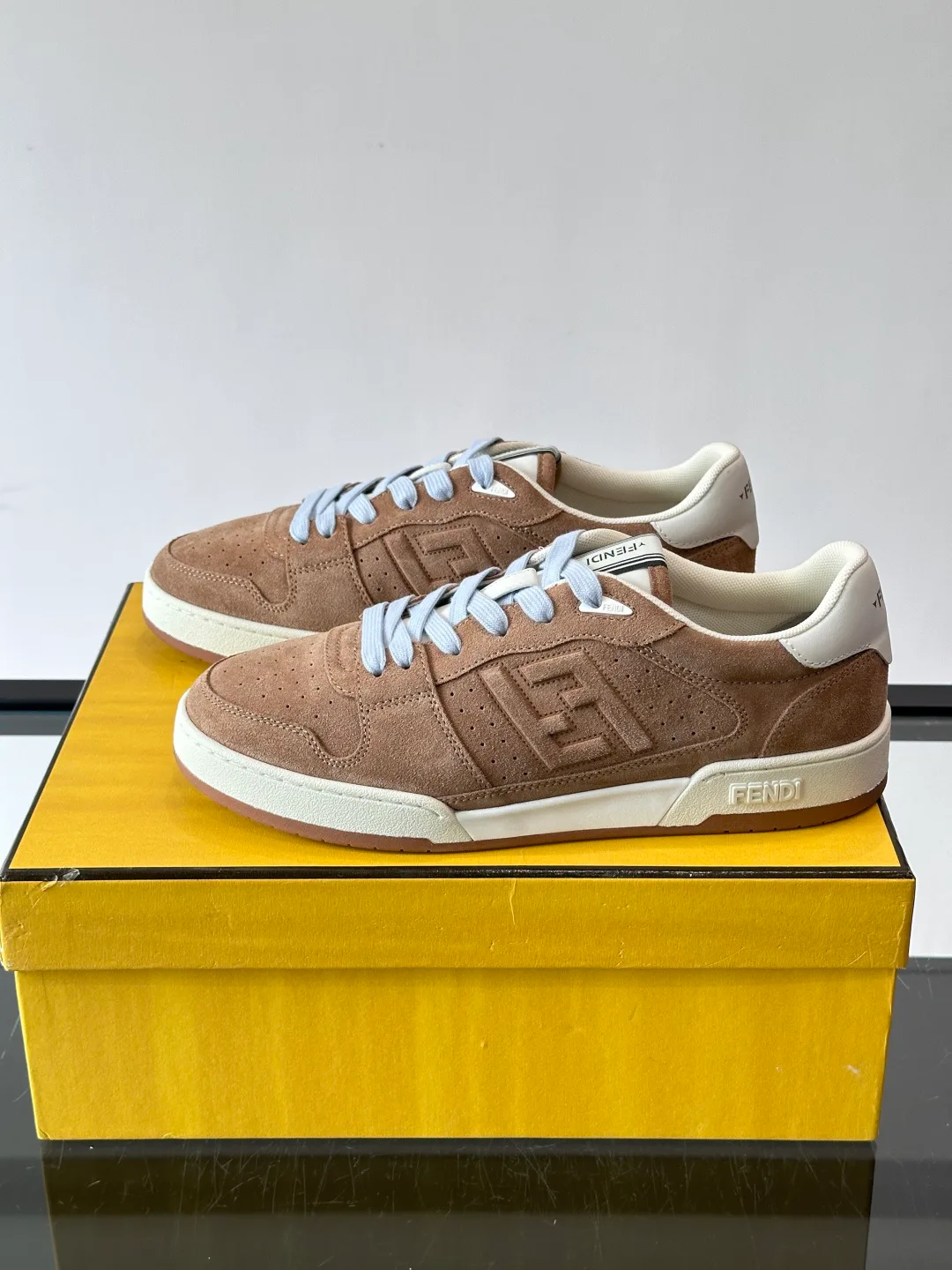 Кроссовки Женские Fendi 18872101