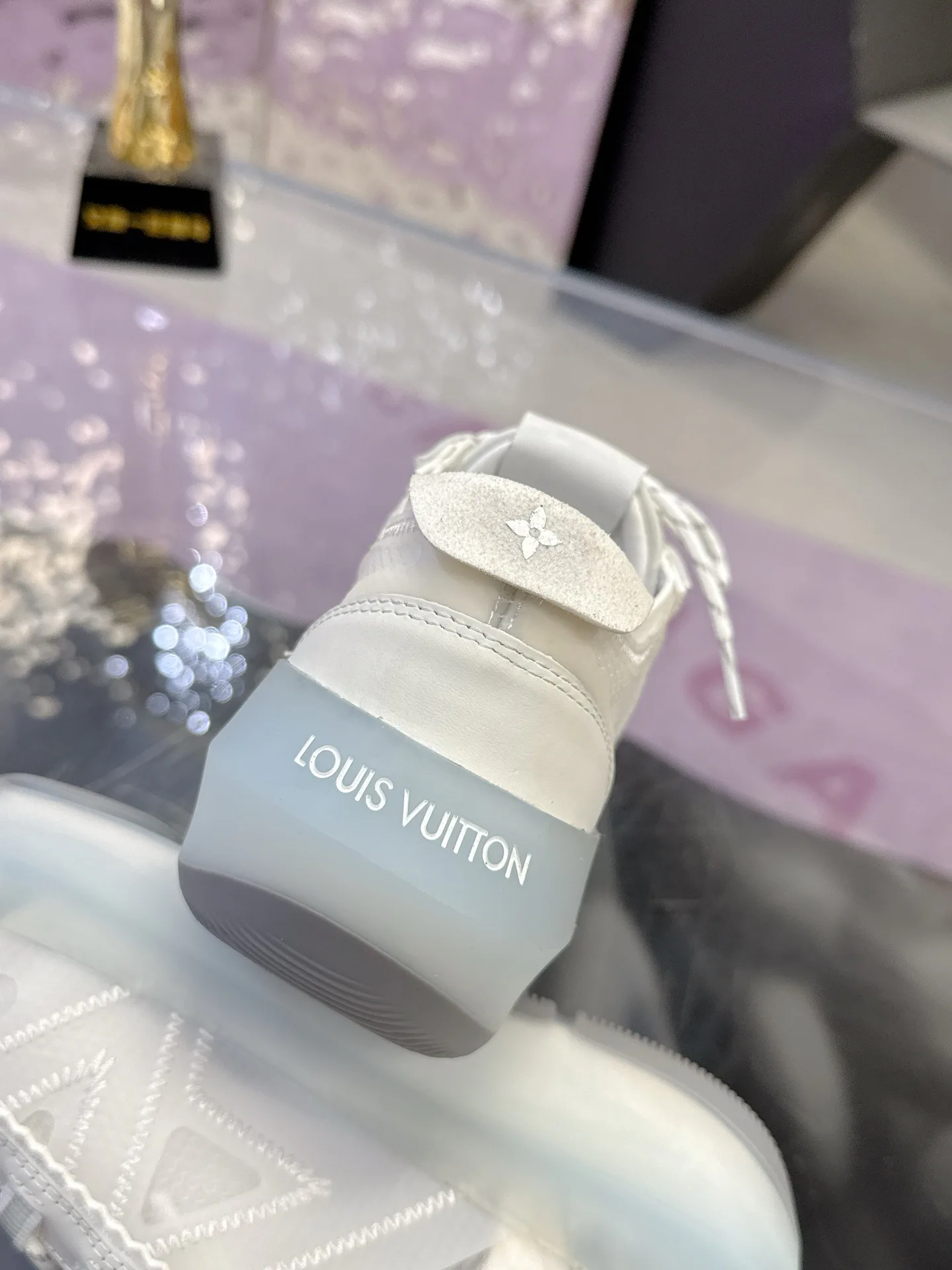 Кроссовки Женские Louis Vuitton 17368529
