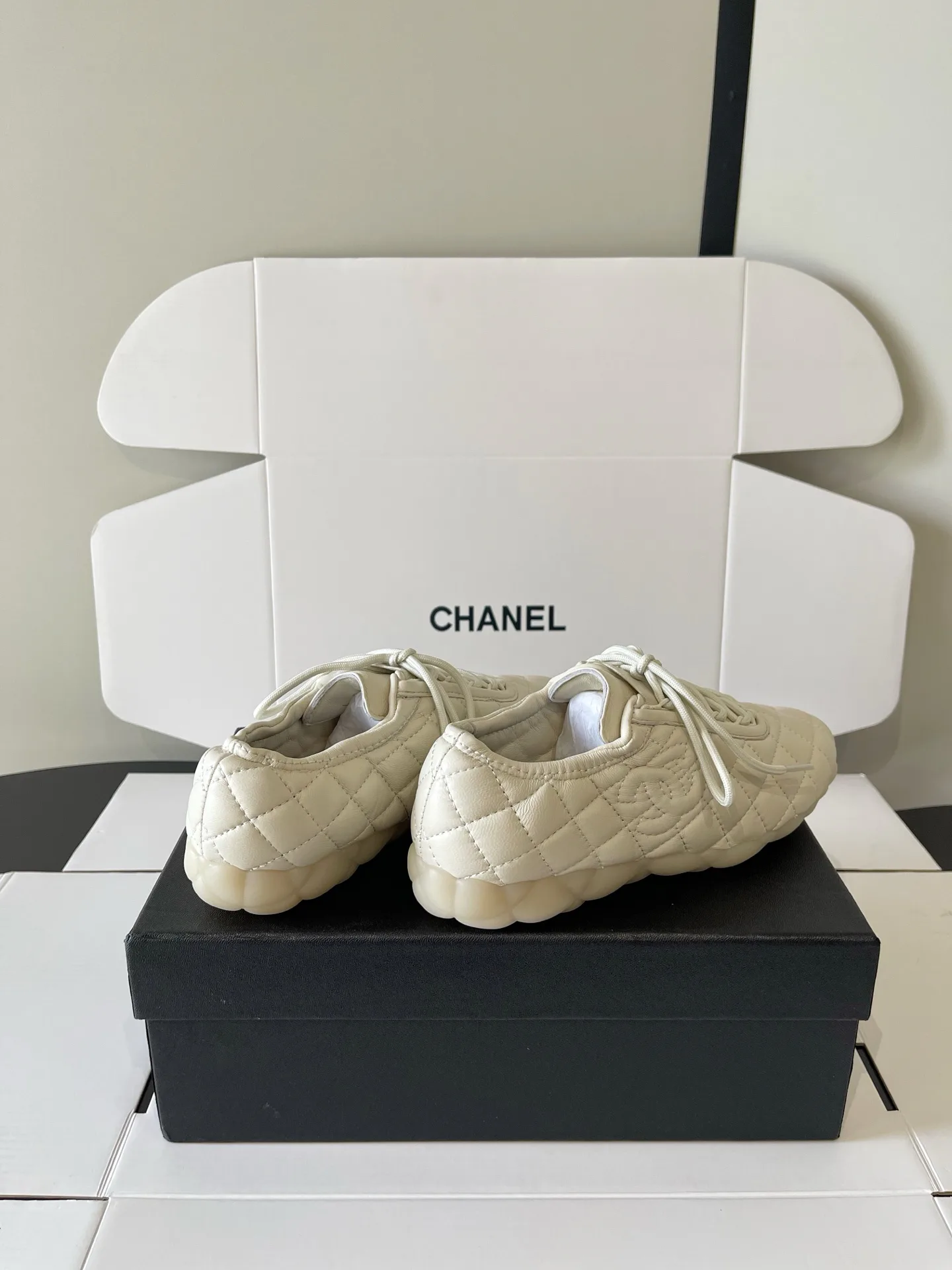 Кроссовки Женские Chanel 18437955