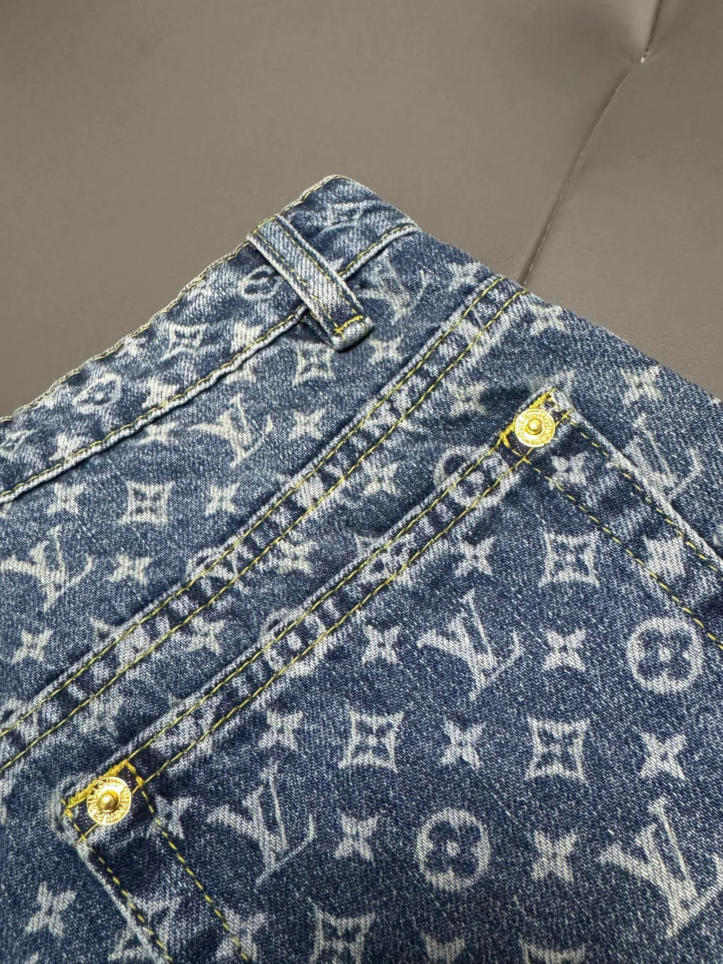 Шорты Женские Louis Vuitton 6056906