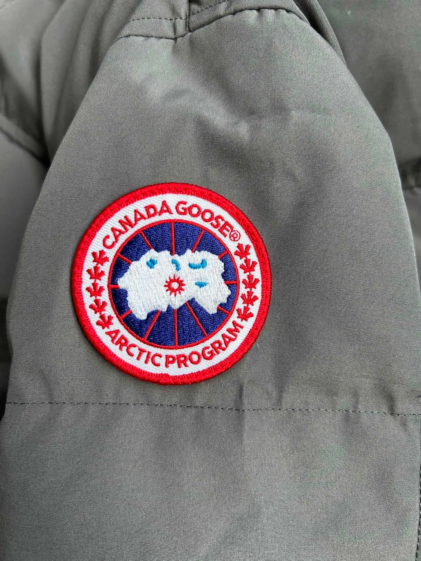 Куртки И Пуховики Женские Canada Goose 18111611