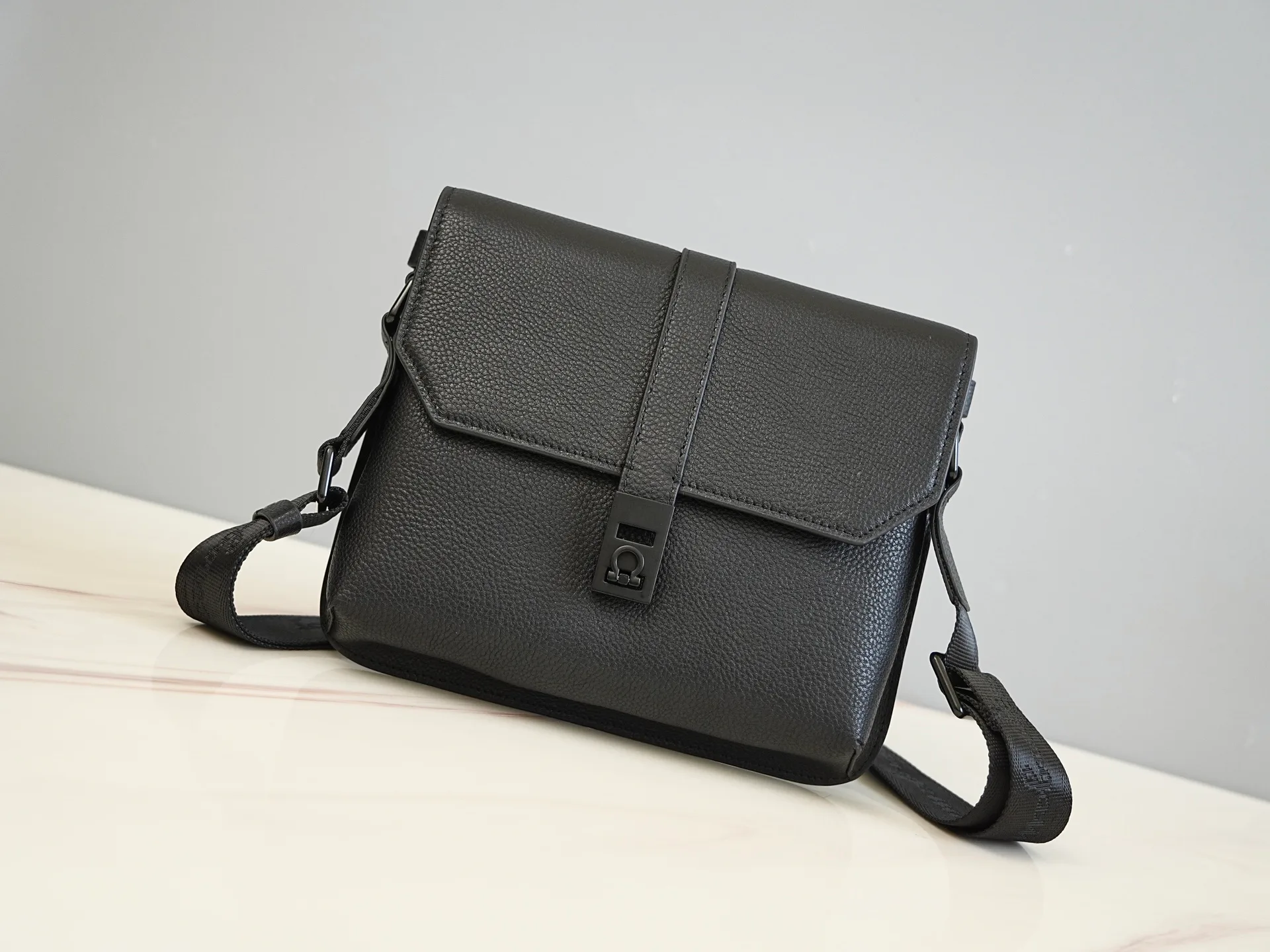 Кожаные Куртки И Дублёнки Мужские Salvatore Ferragamo 12723991