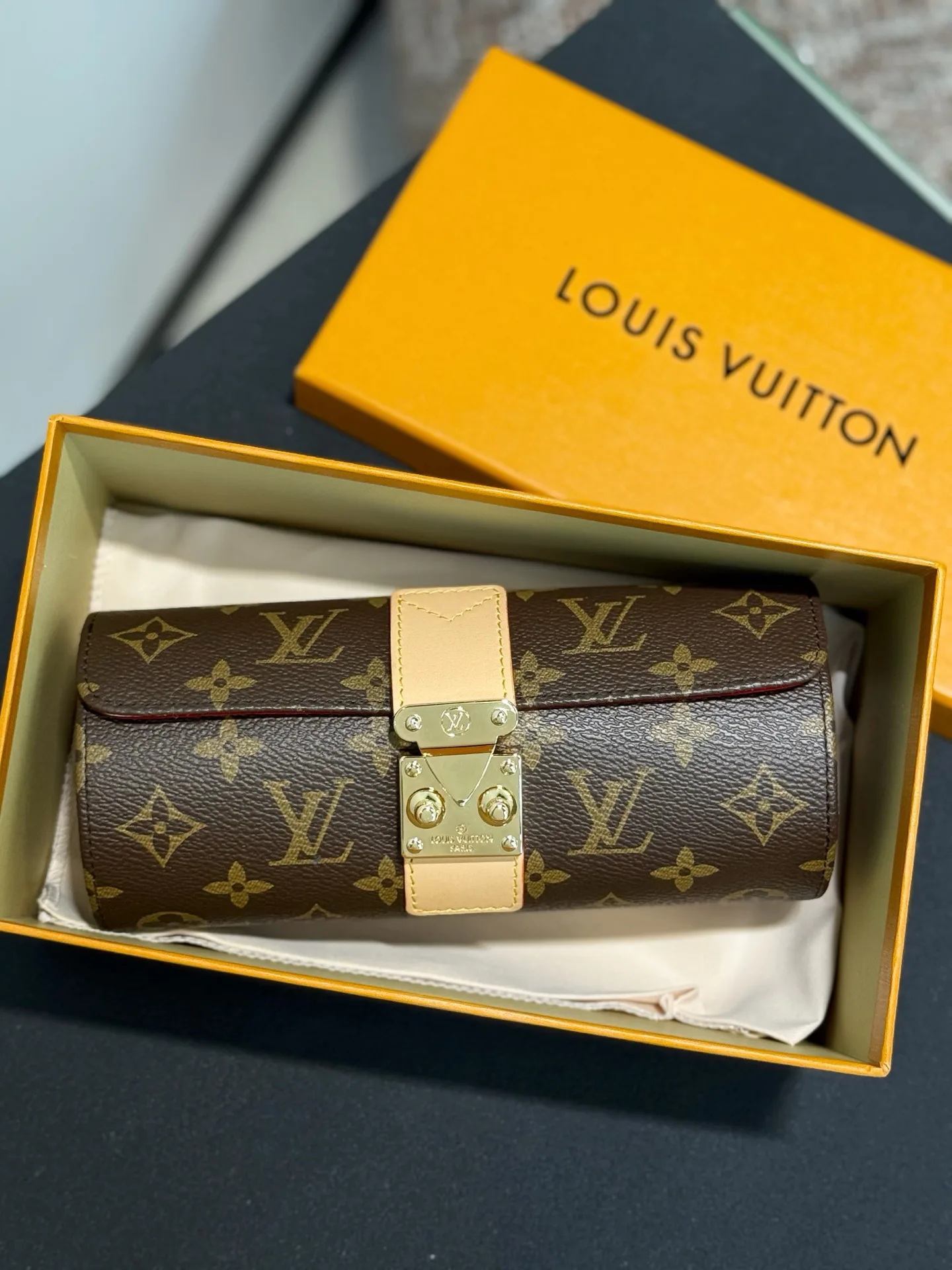 Текстиль Louis Vuitton 1383239
