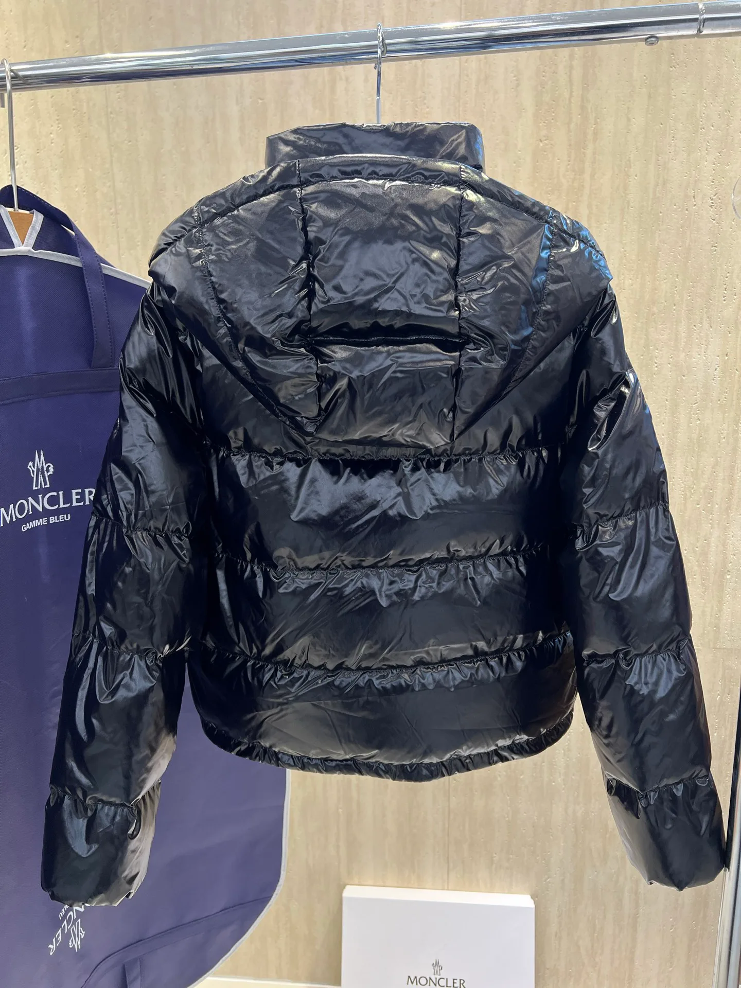 Куртки И Пуховики Мужские Moncler 18231182