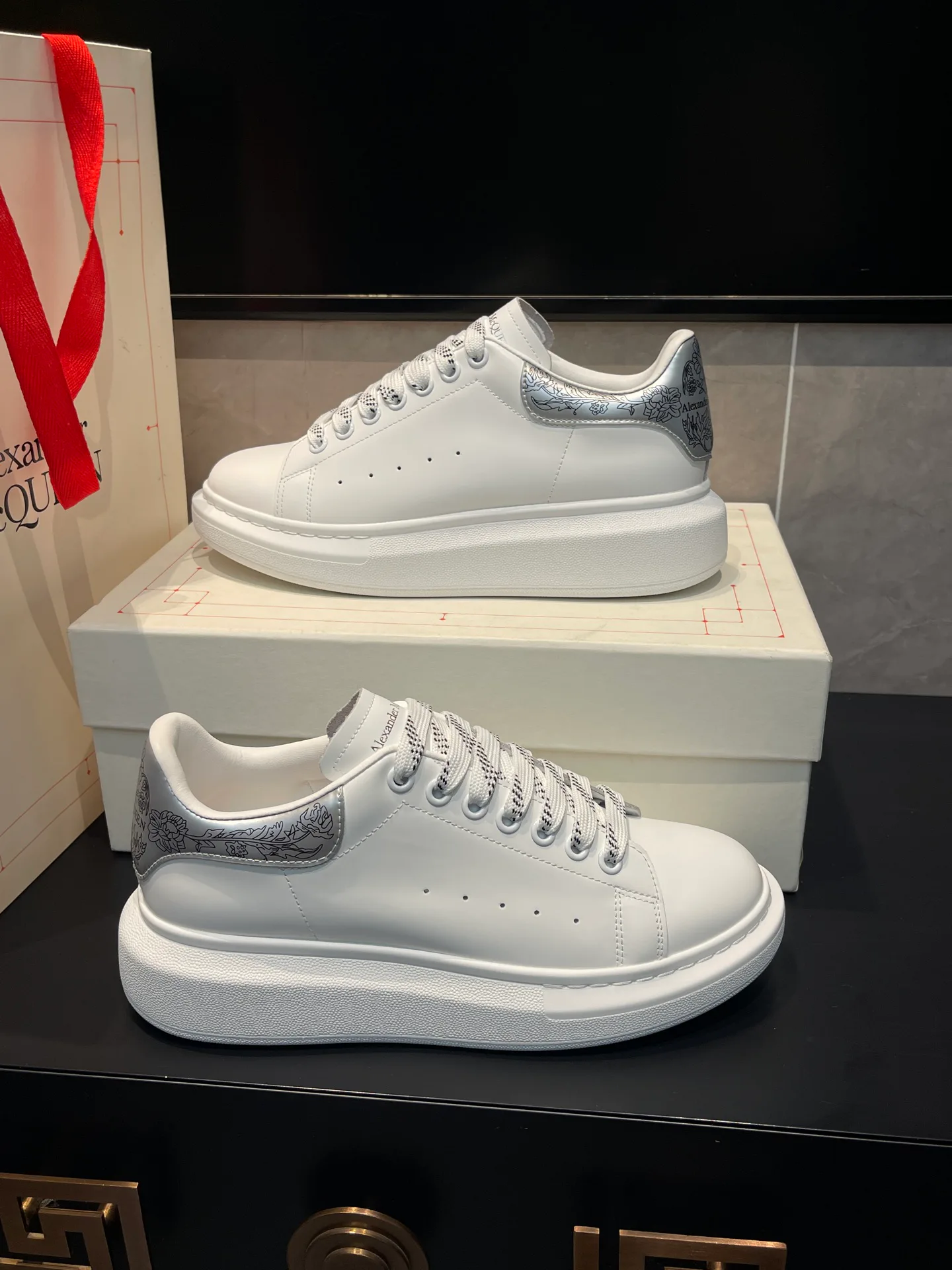 Кроссовки Женские Alexander Mcqueen 18363933