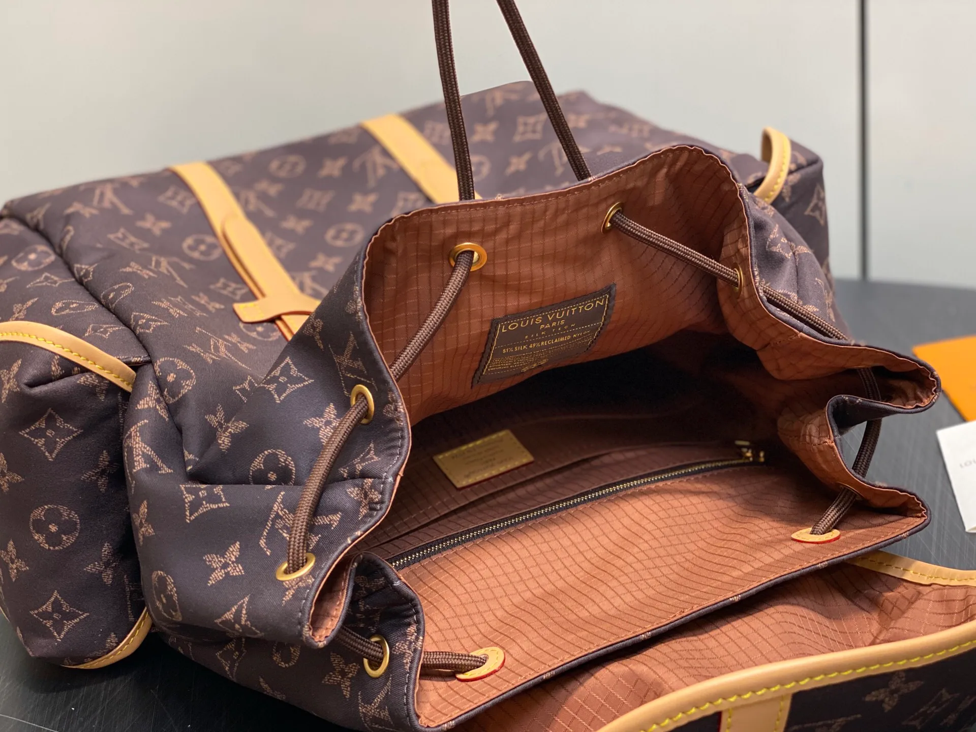 Рюкзаки Женские Louis Vuitton 18240340