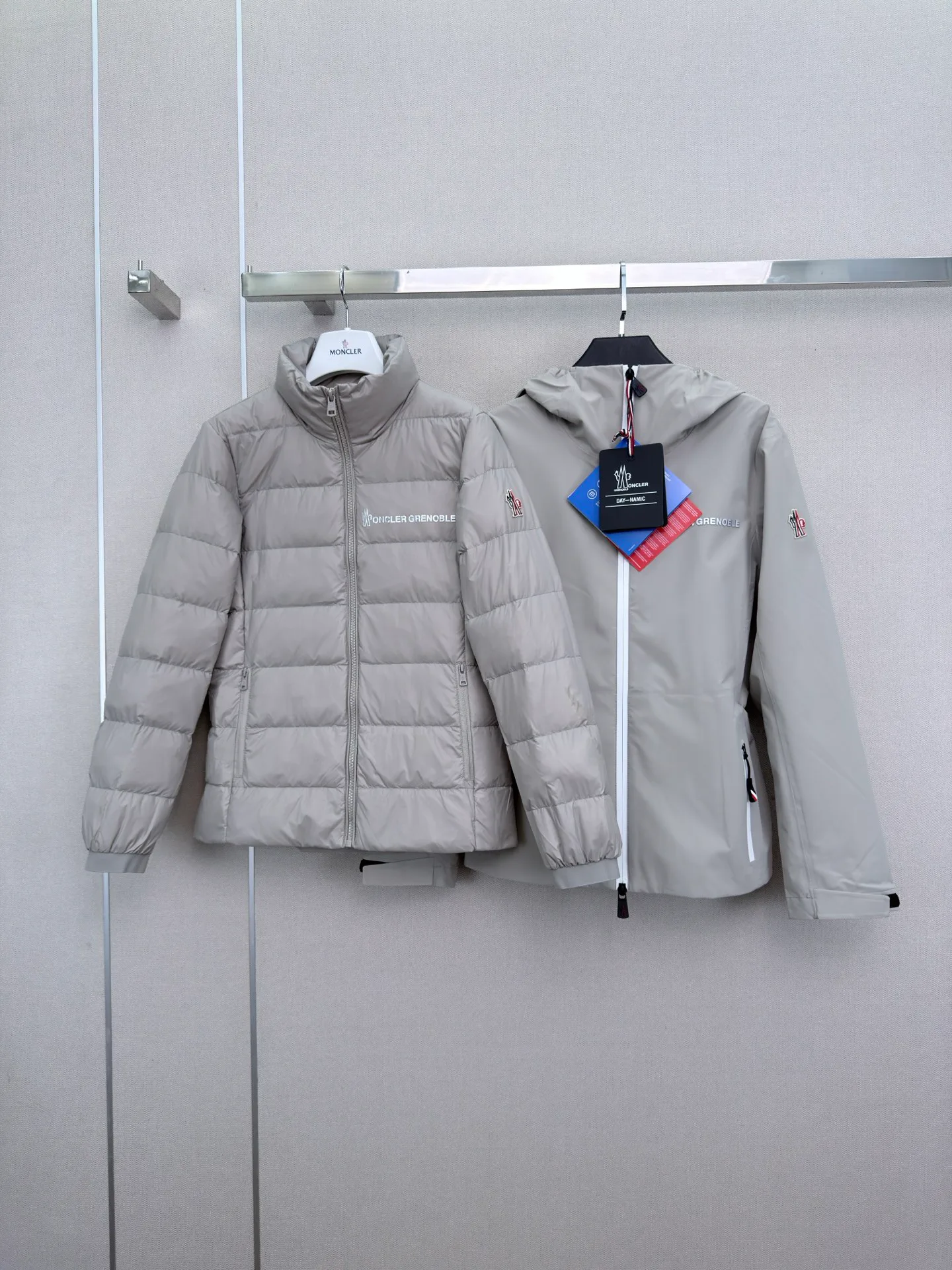 Куртки И Пуховики Женские Moncler 18501654