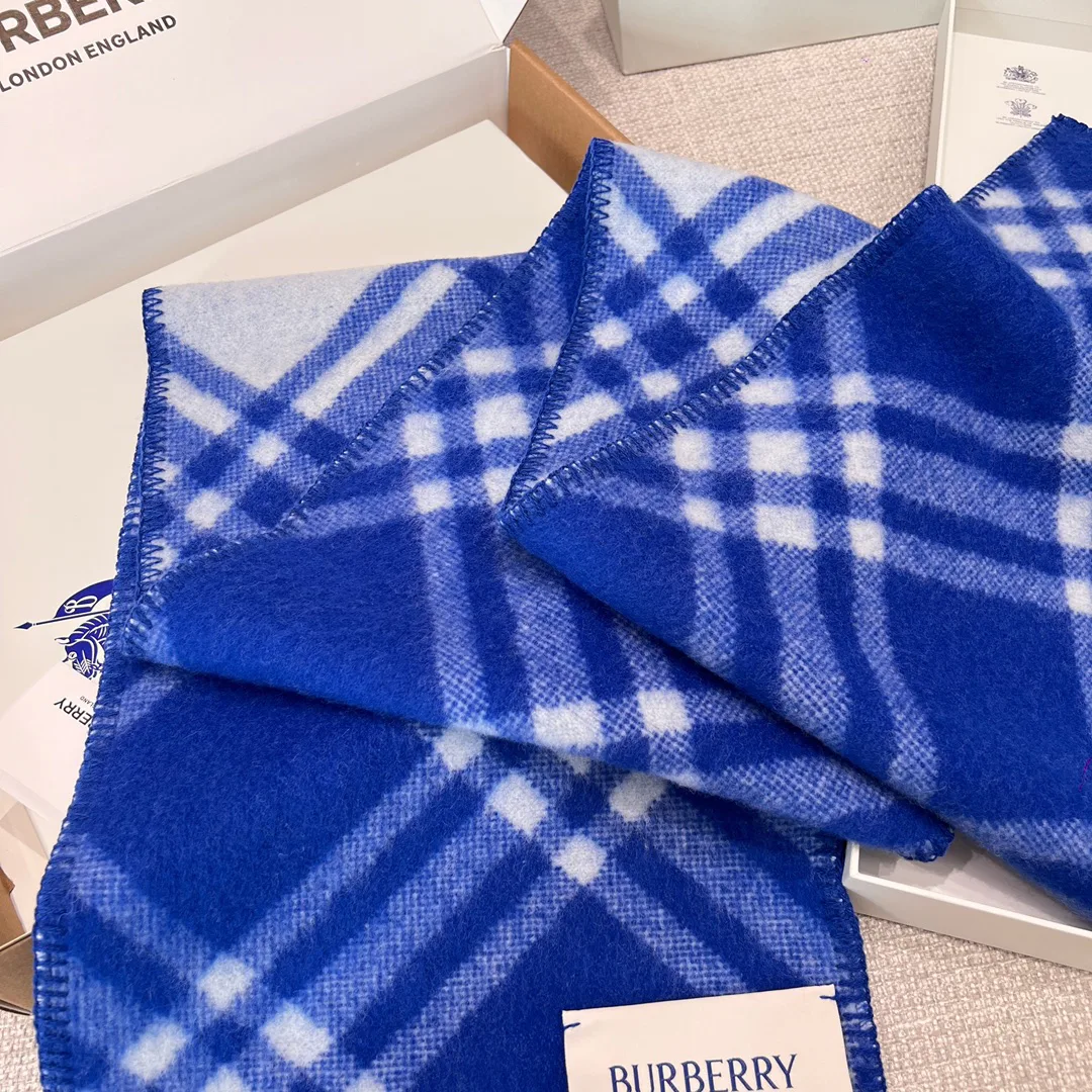 Шарфы Burberry 17945228