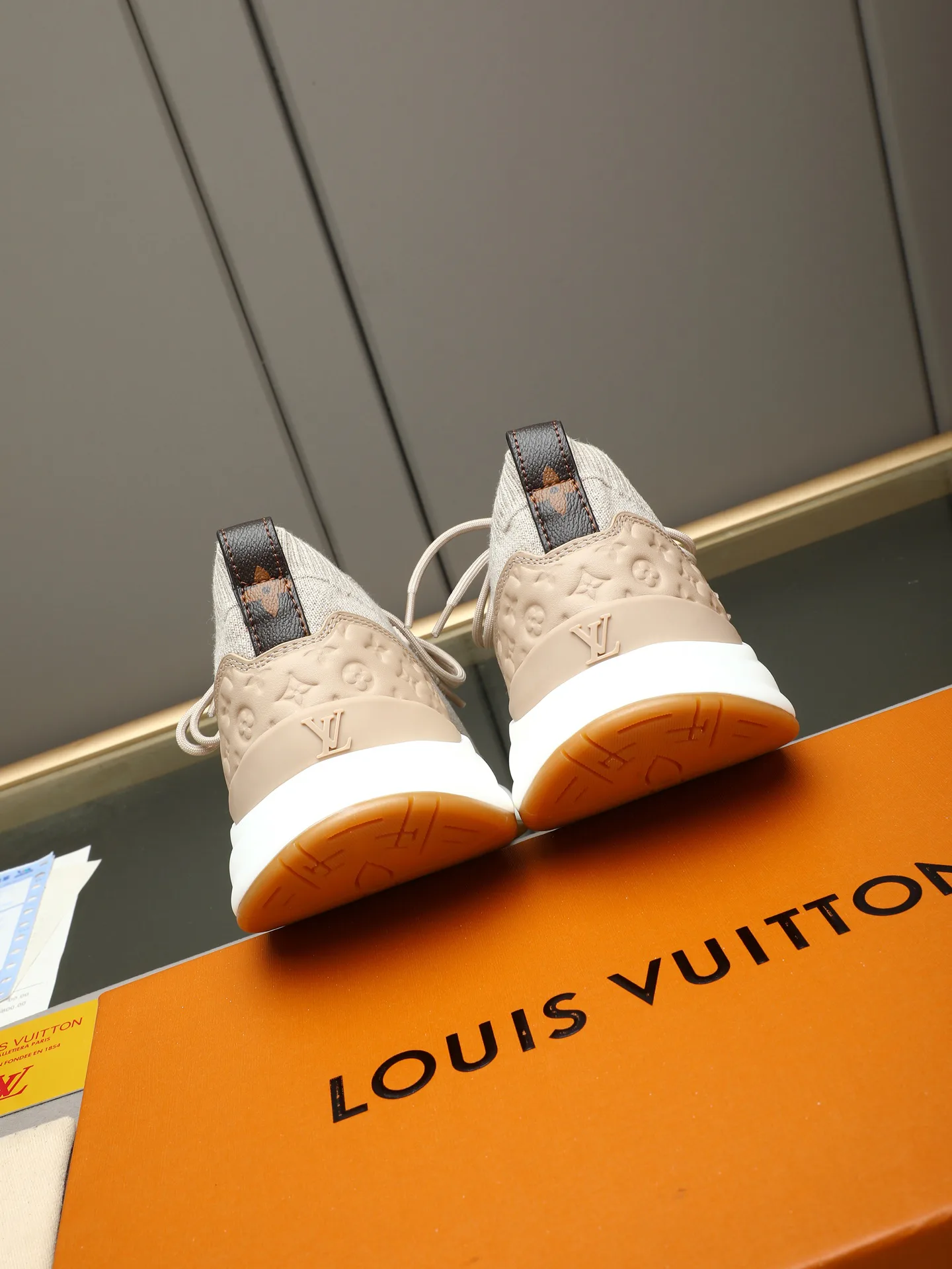 Кроссовки Женские Louis Vuitton 17947267
