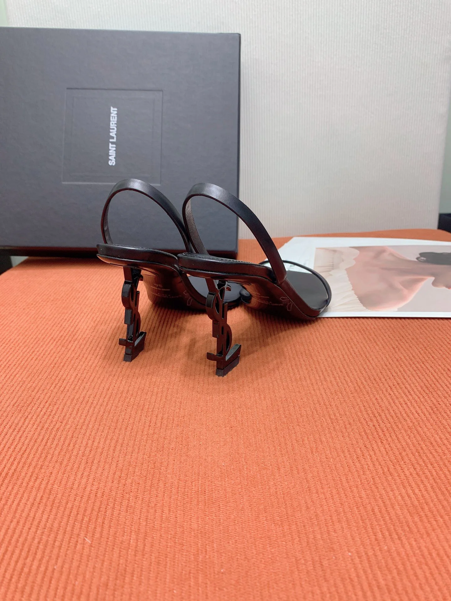 Босоножки Женские Saint Laurent 4348426