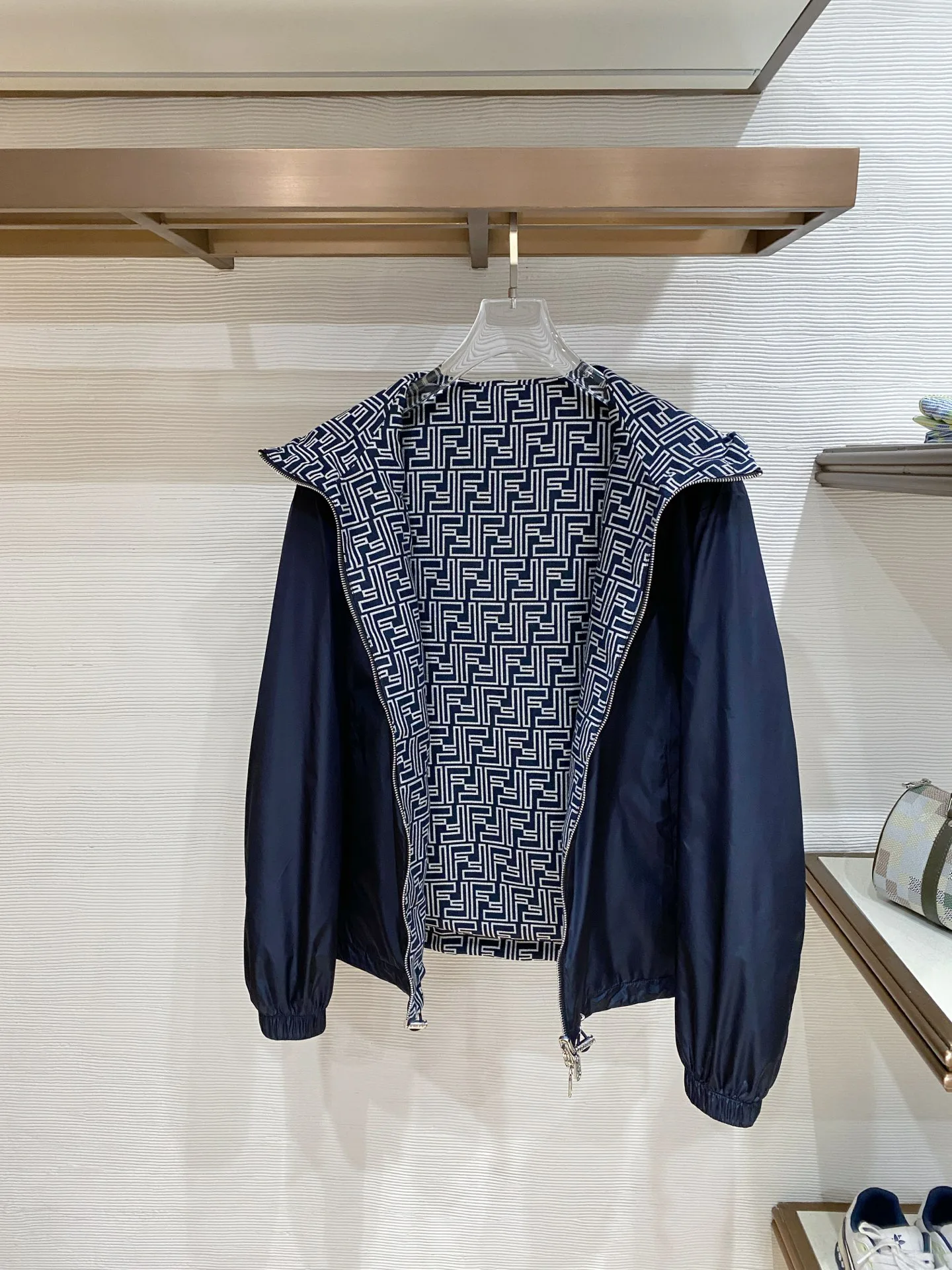 Куртки И Пуховики Мужские Fendi 10271868