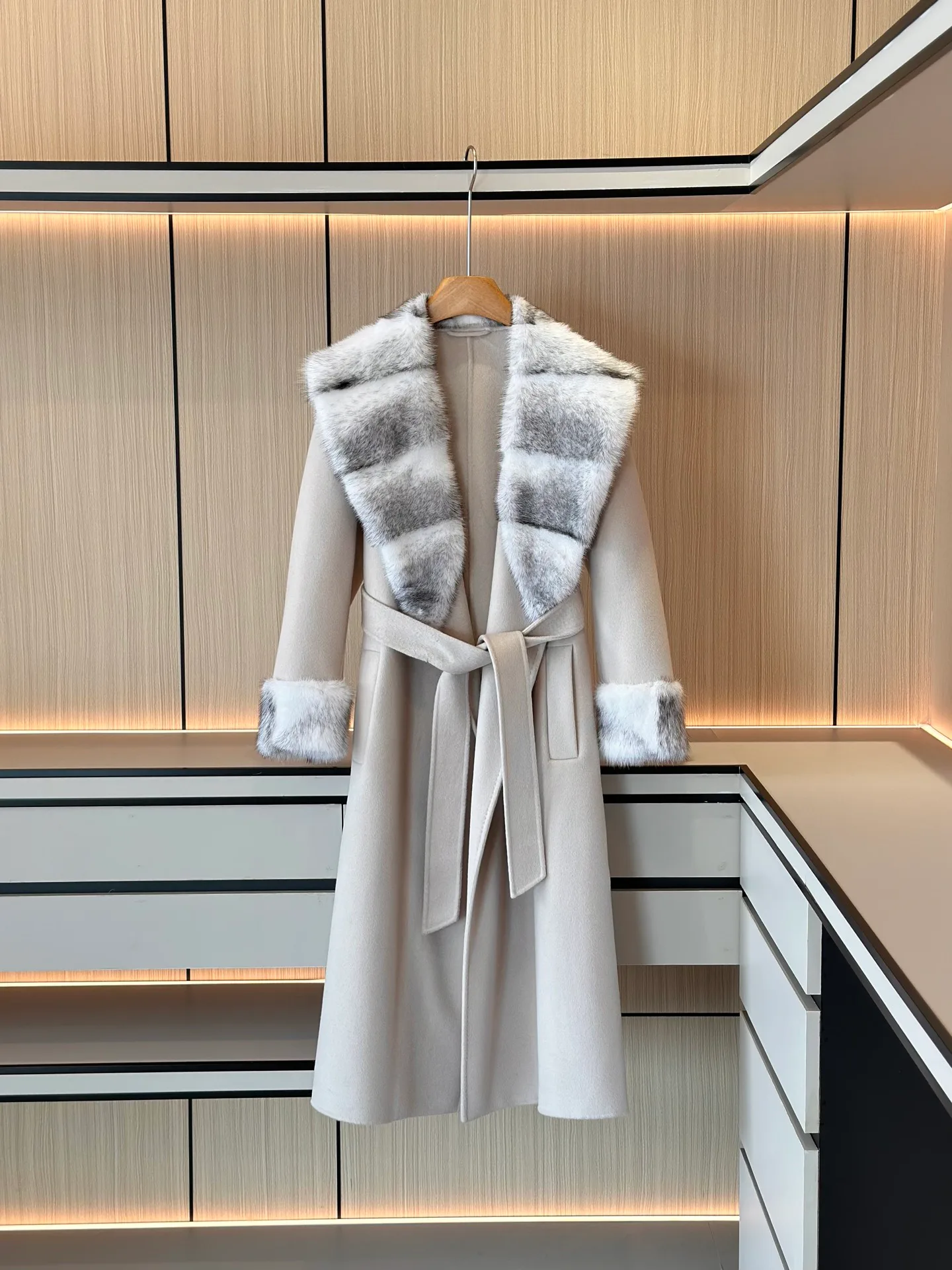 Пальто Женские Loro Piana 18597230