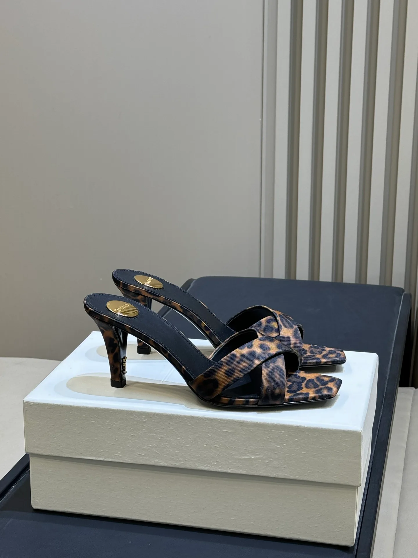 Босоножки Женские Saint Laurent 11892871