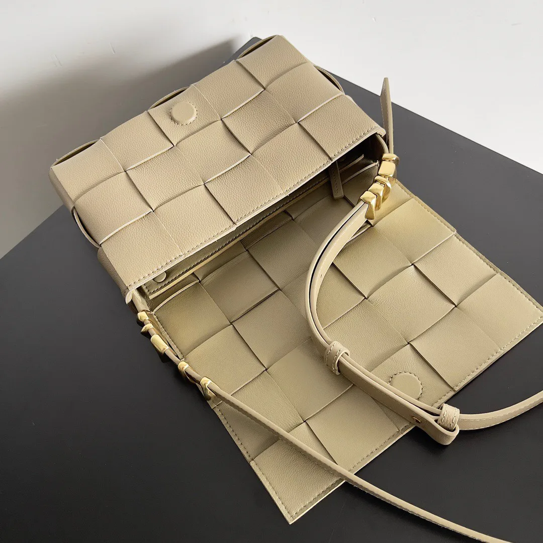 Сумки На Ремне Женские Fendi 6089233