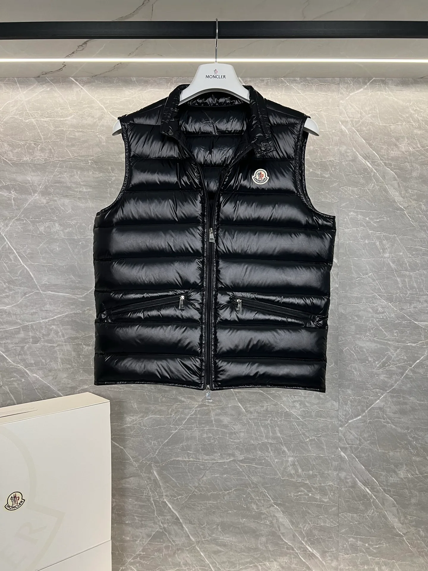 Жилеты Женские Moncler 18111342