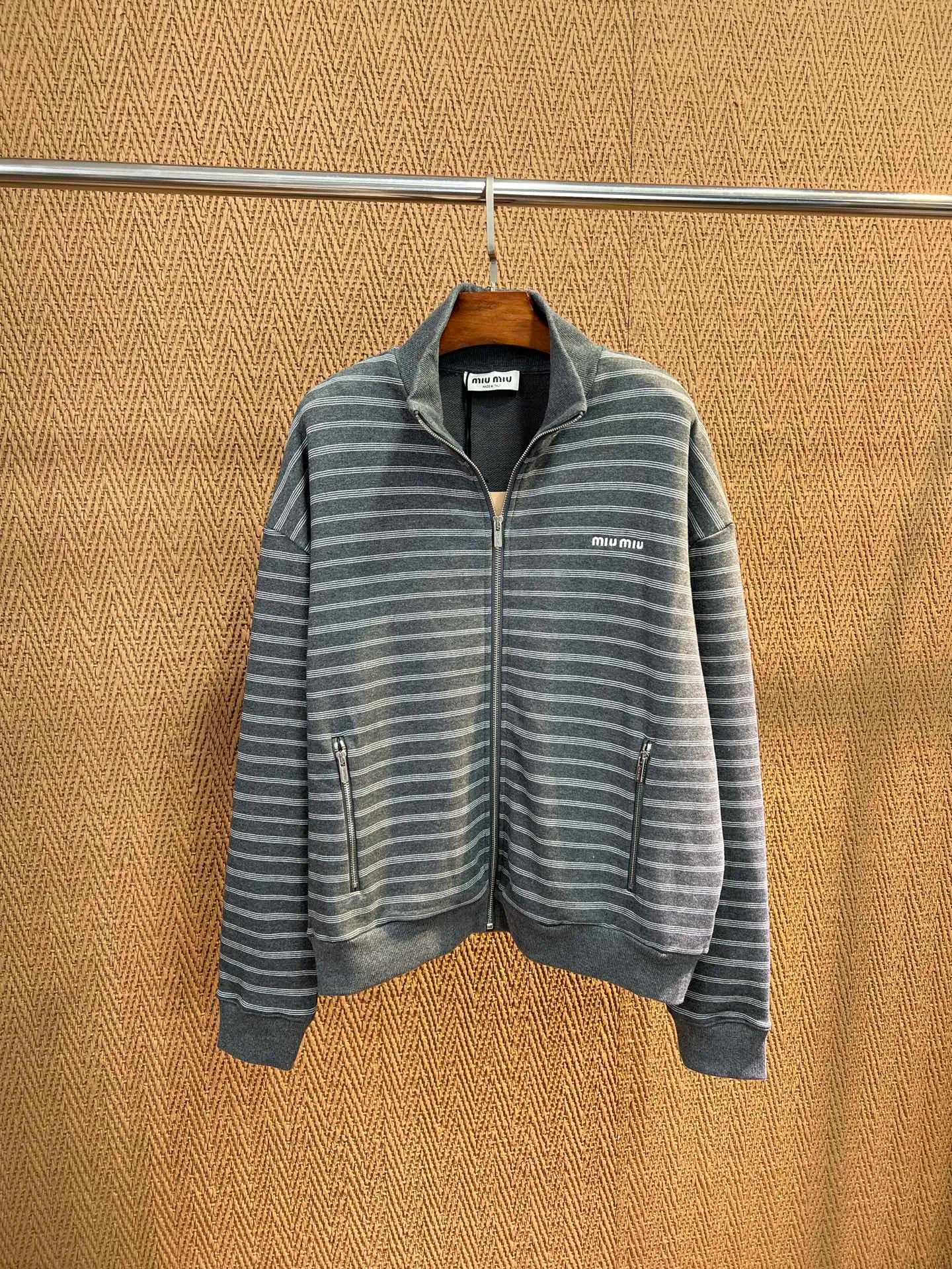 Куртки И Пуховики Женские Miu Miu 18677478