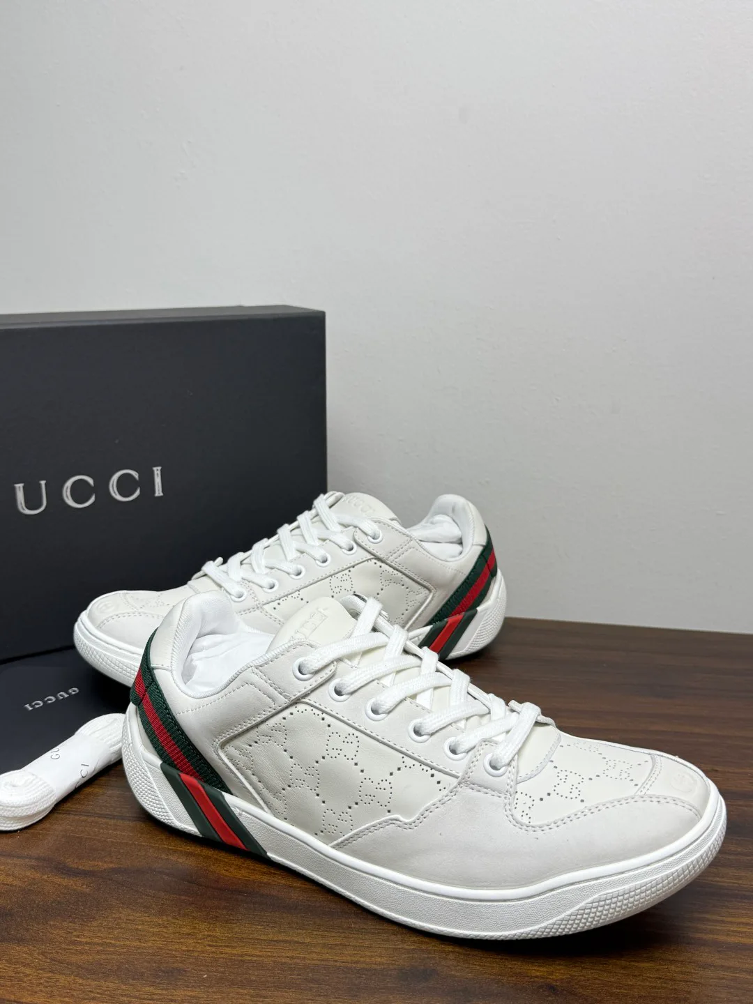 Кроссовки Женские Gucci 18943071