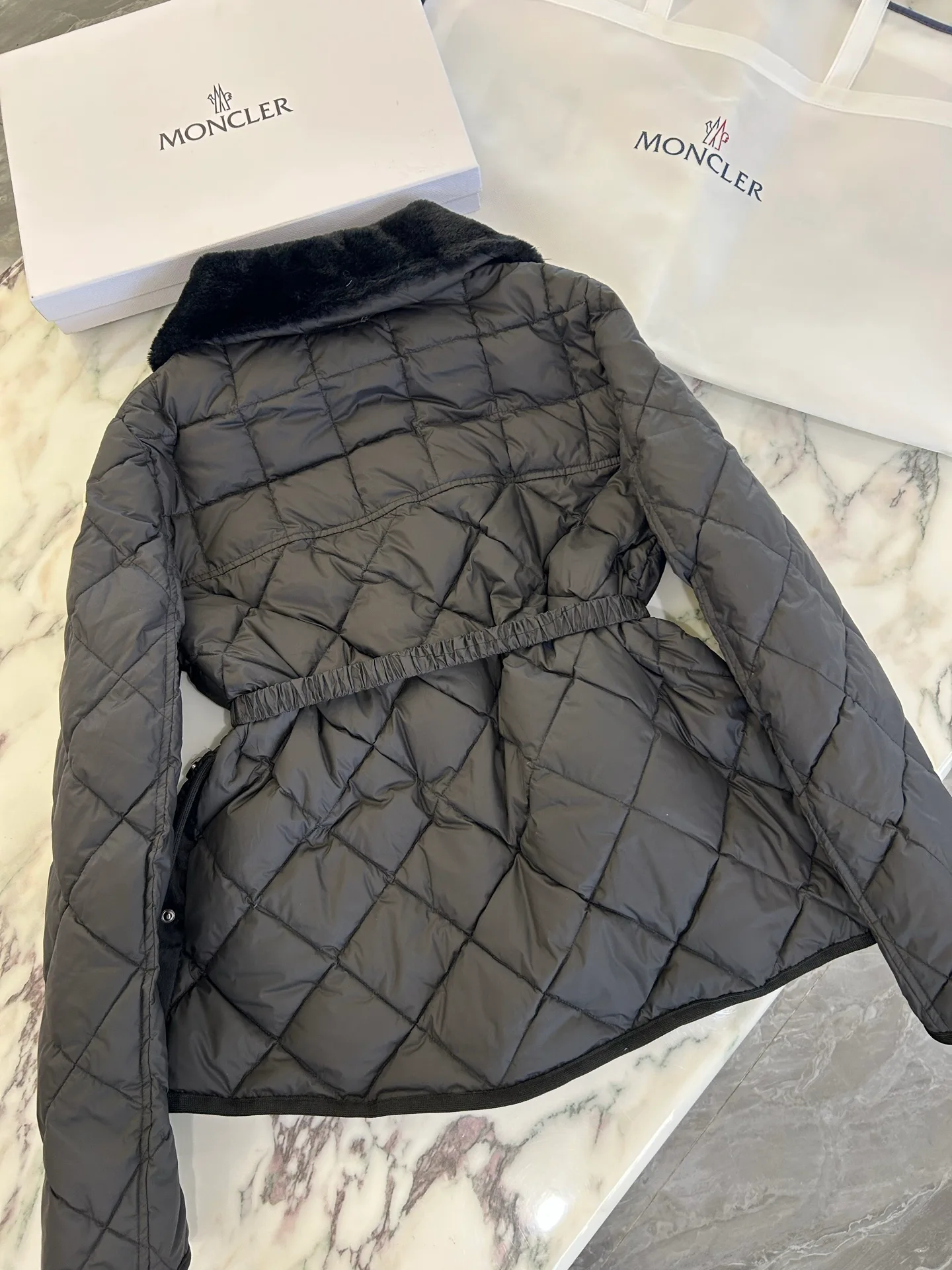 Куртки И Пуховики Мужские Moncler 18231454