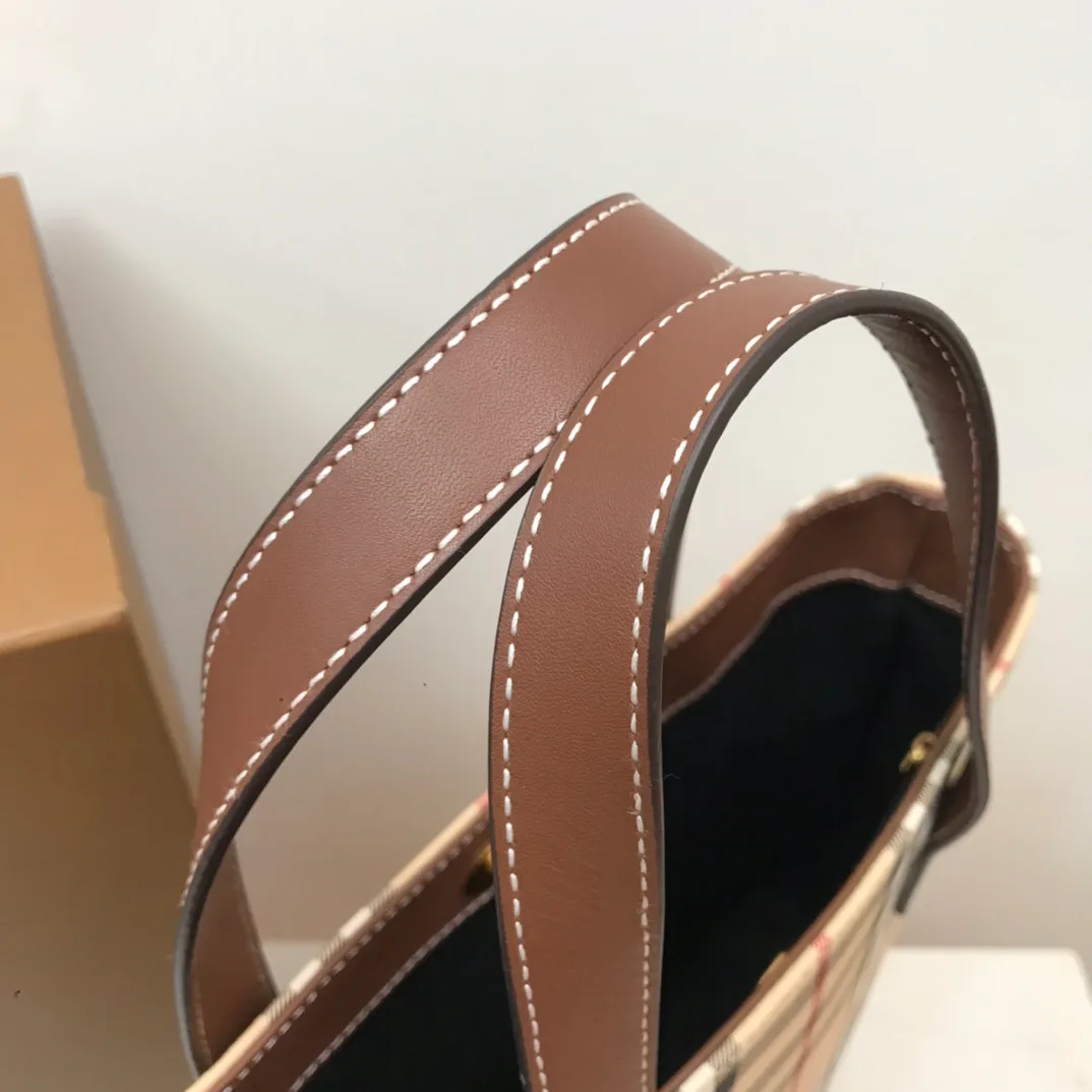 Классические Сумки Женские Burberry 11013020