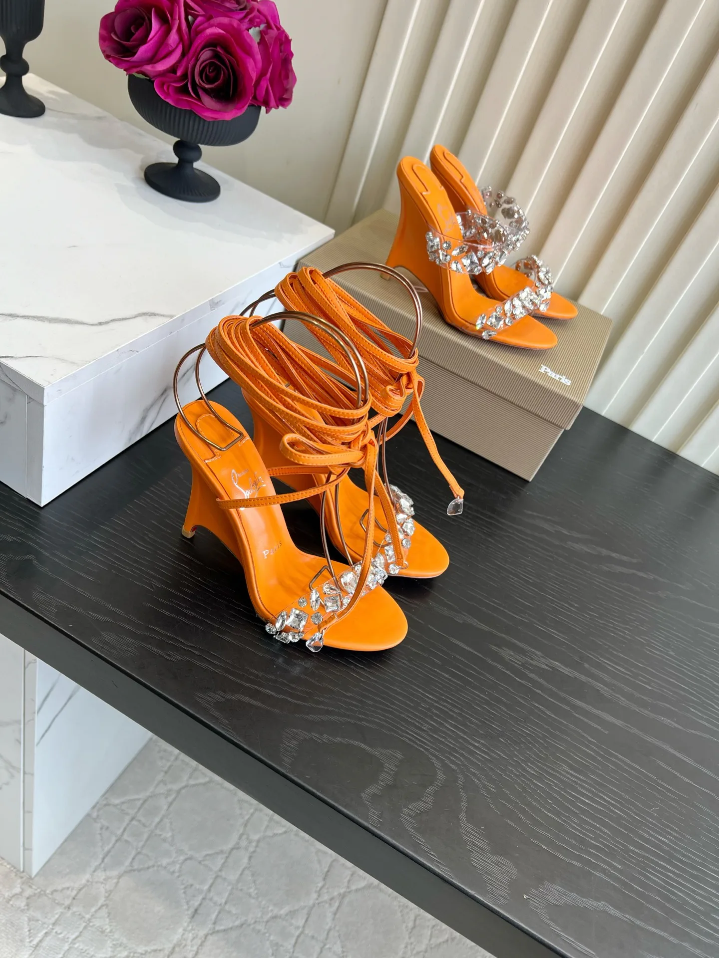 Босоножки Женские Christian Louboutin 18614262