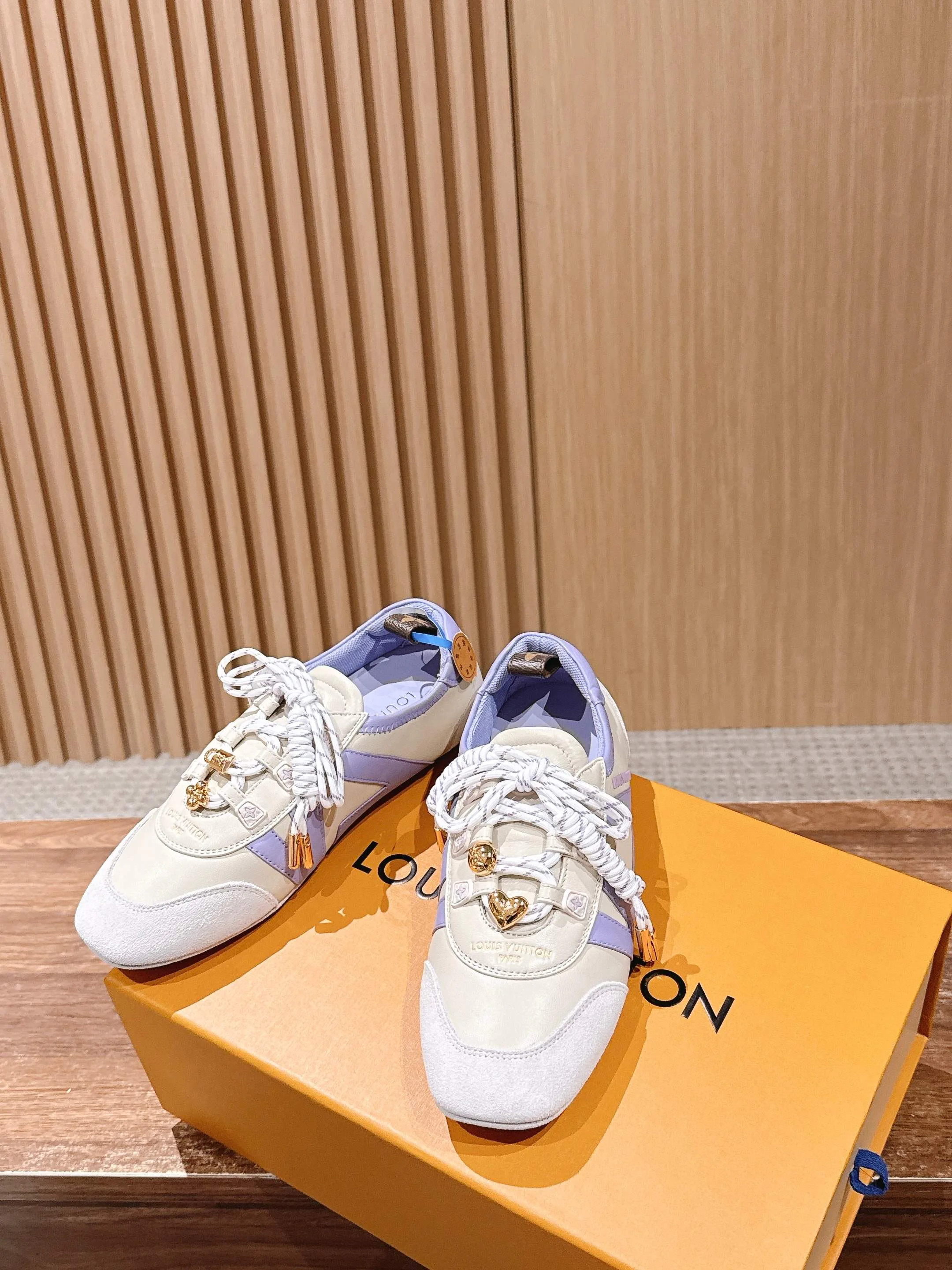 Кроссовки Женские Louis Vuitton 1483912