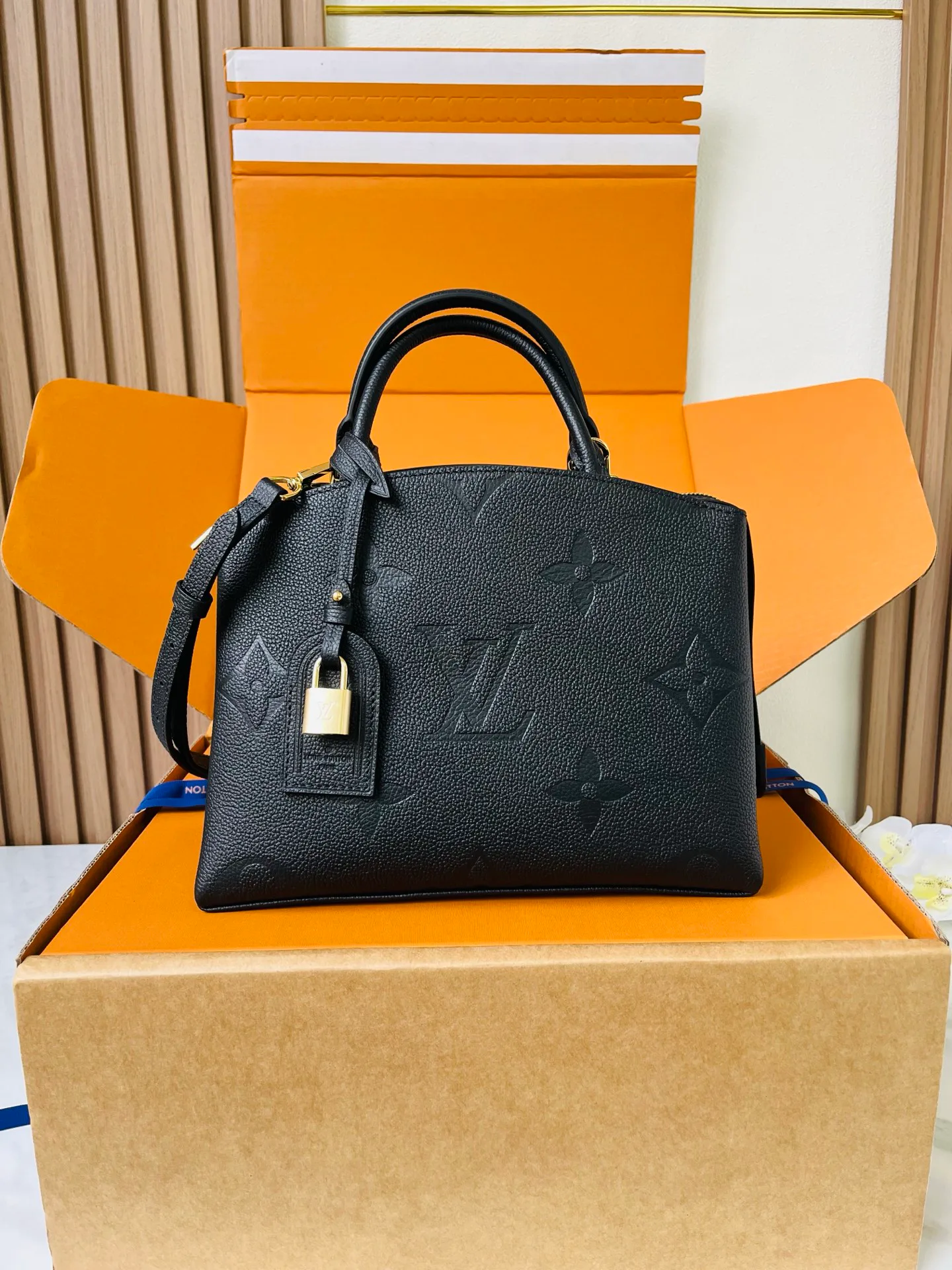 Классические Сумки Женские Louis Vuitton 12569319