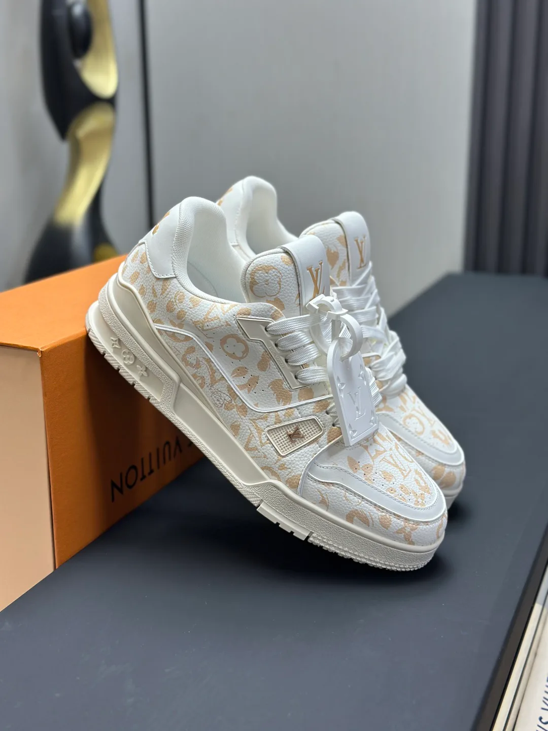 Кроссовки Женские Louis Vuitton 10646365