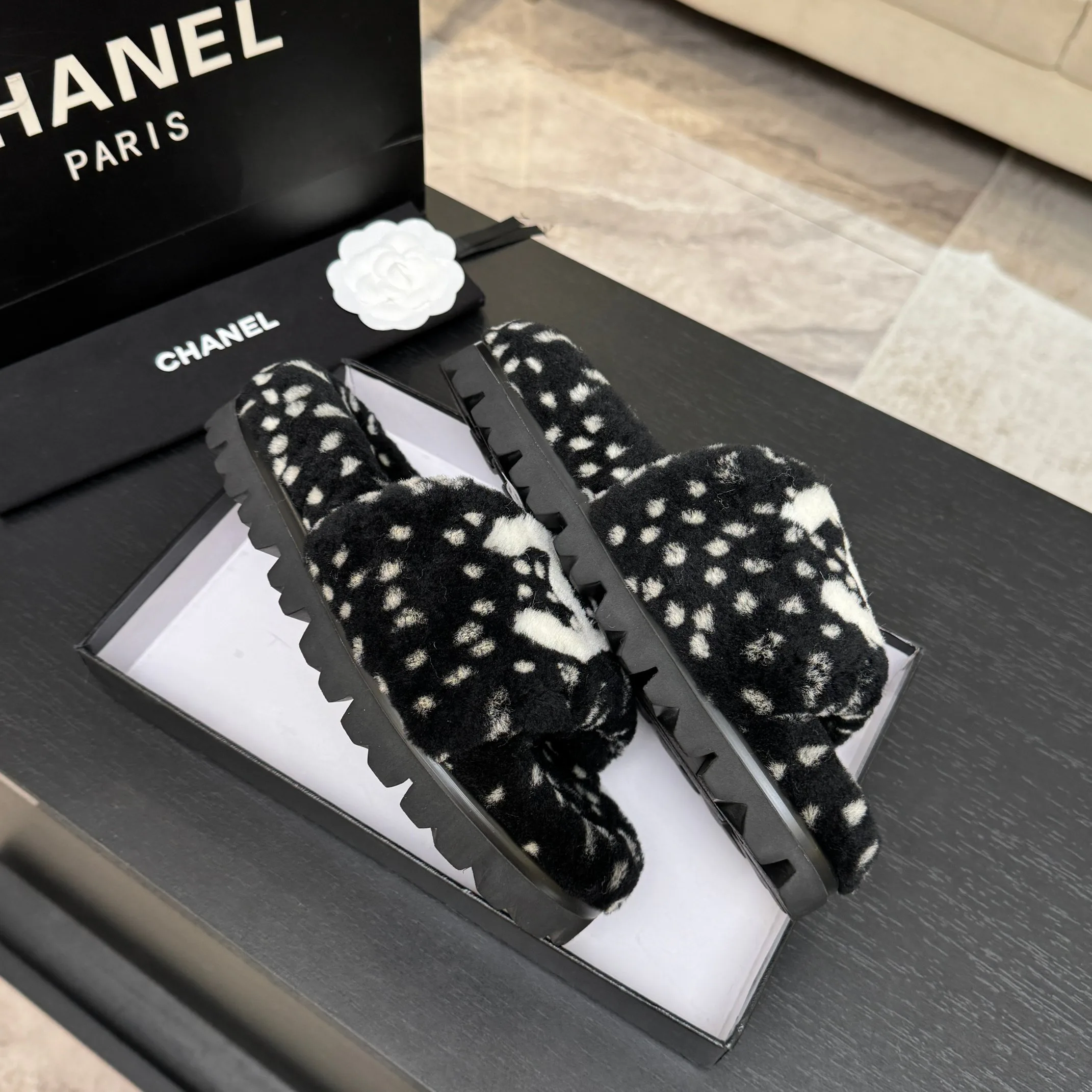 Тапочки Женские Chanel 18062758
