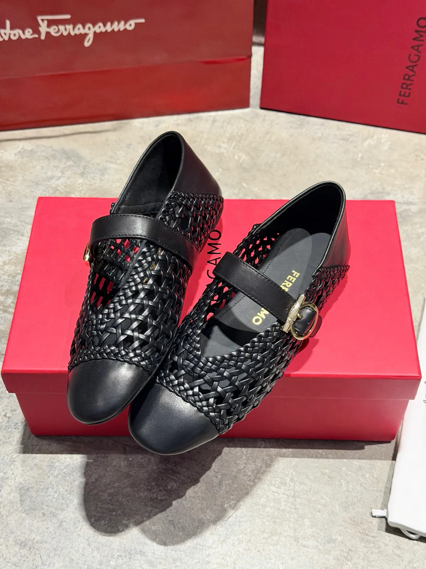 Балетки Женские Salvatore Ferragamo 17642560