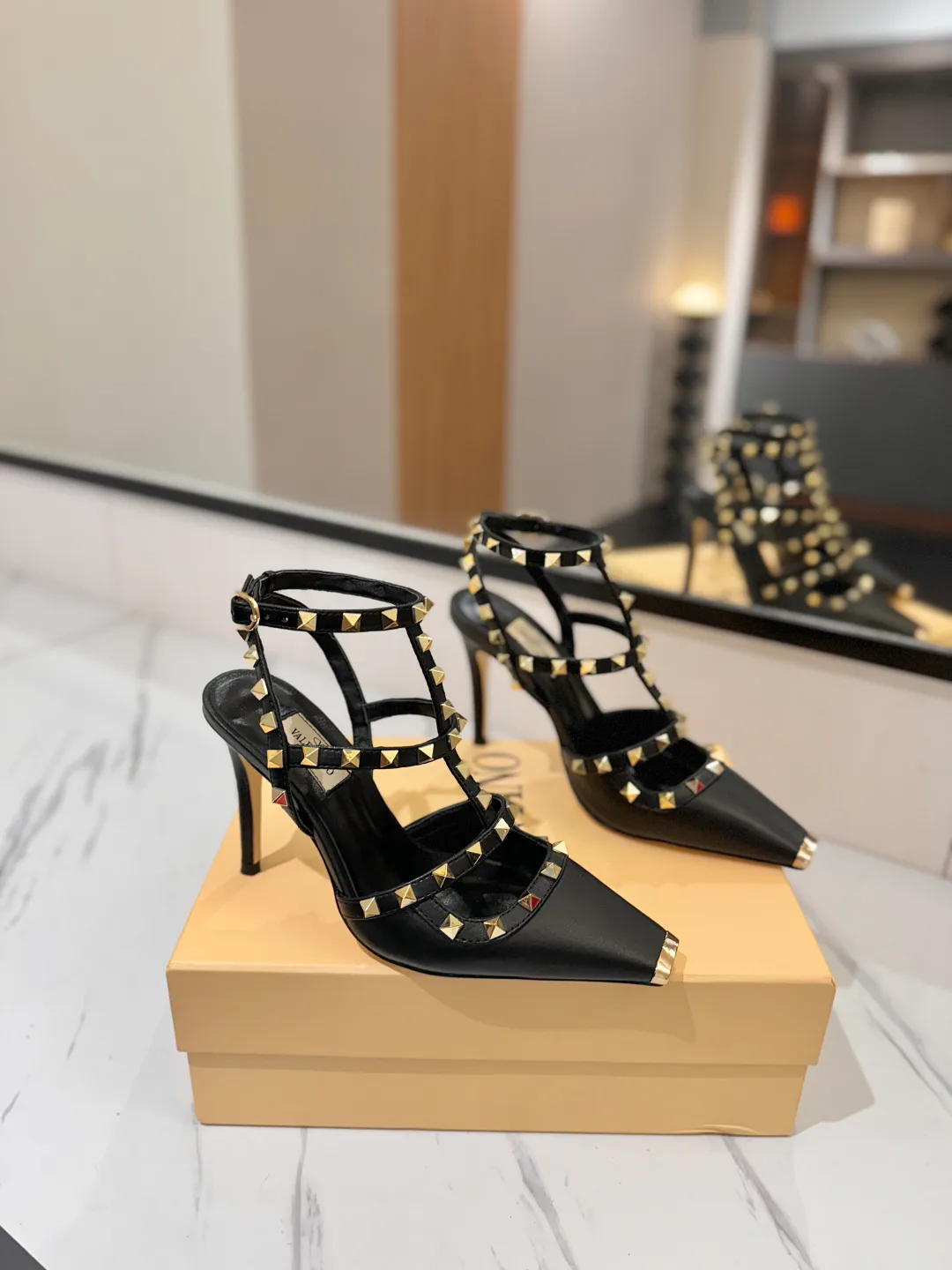 Босоножки Женские Valentino 17366654