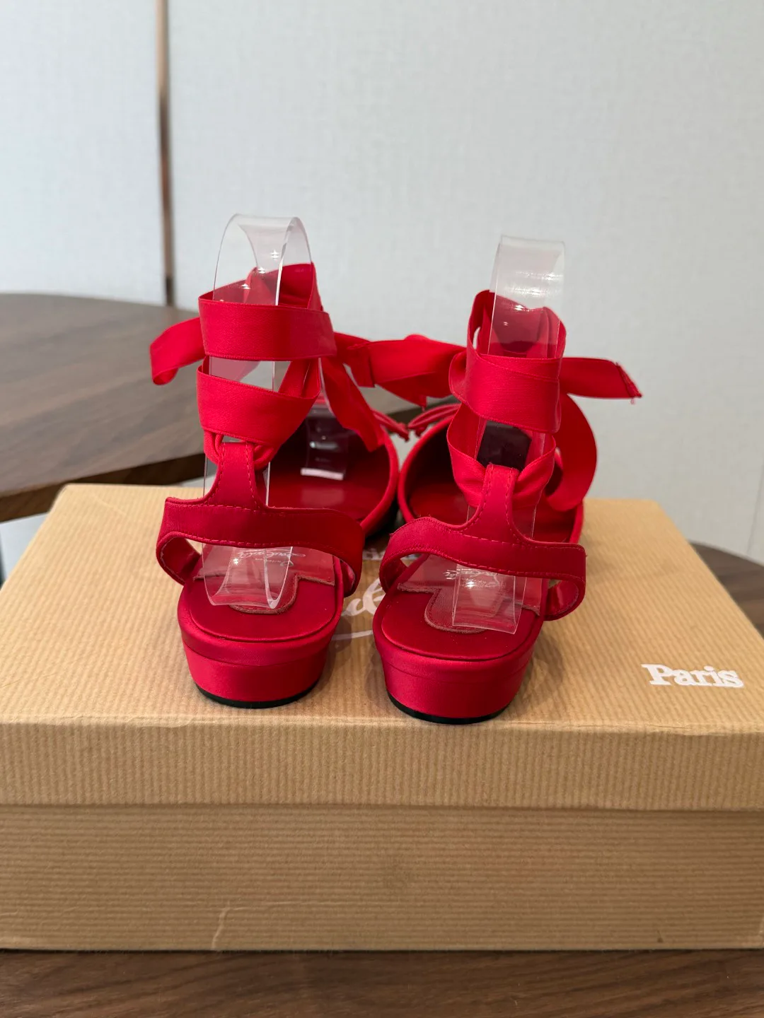 Туфли Женские Christian Louboutin 17461354