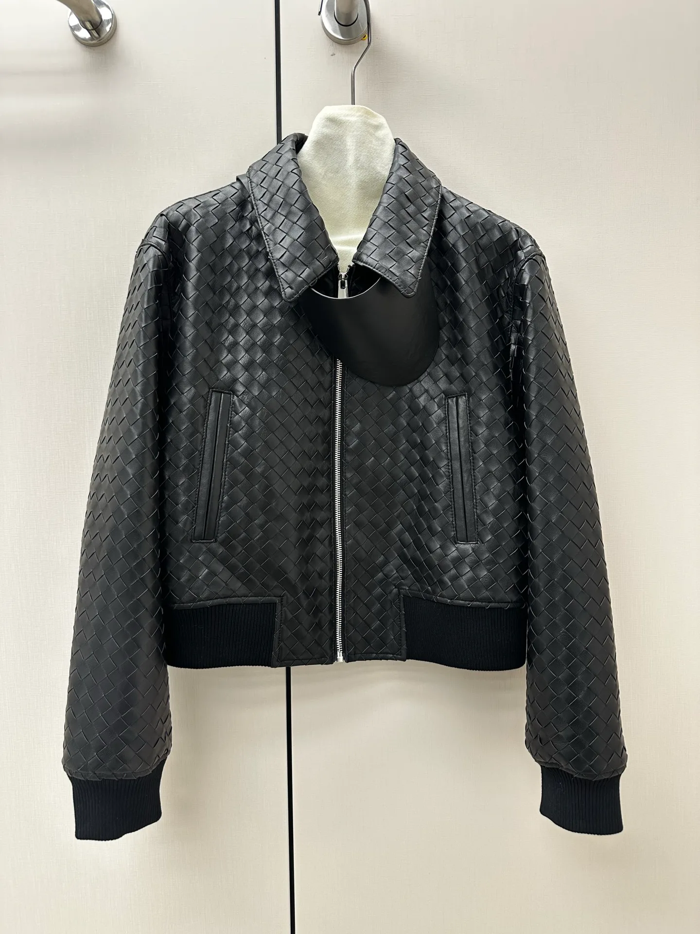 Кожаные Куртки И Дублёнки Женские Bottega Veneta 18601582
