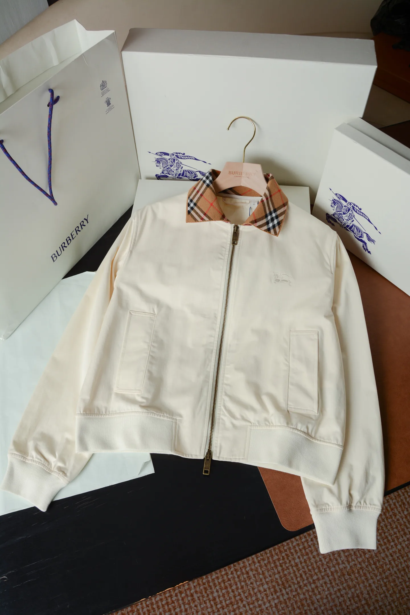 Куртки И Пуховики Женские Burberry 18386470